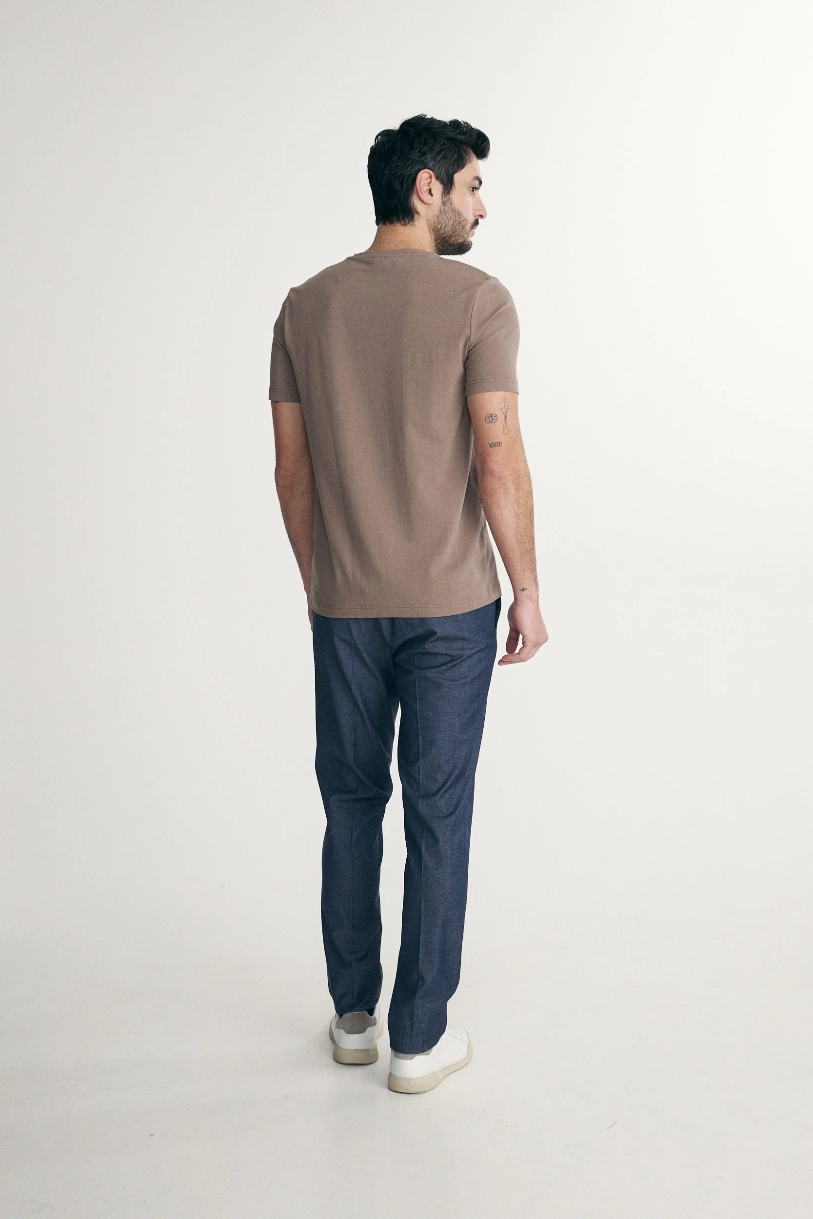 Basic V neck T-shirt - Image 10
