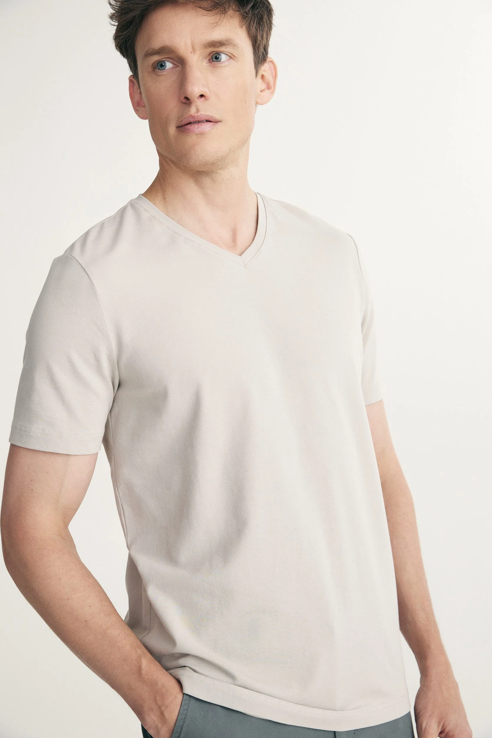 Basic V neck T-shirt - Image 4