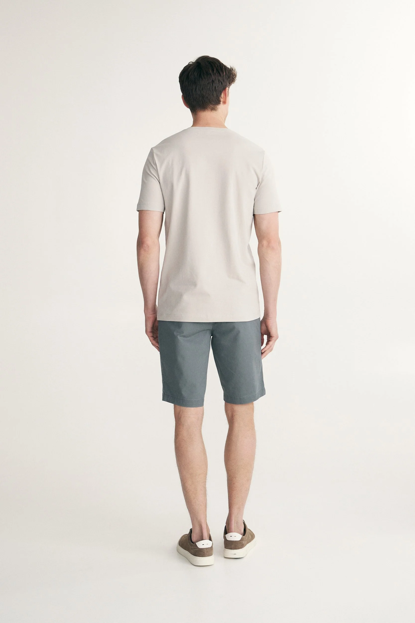 Basic V neck T-shirt - Image 5