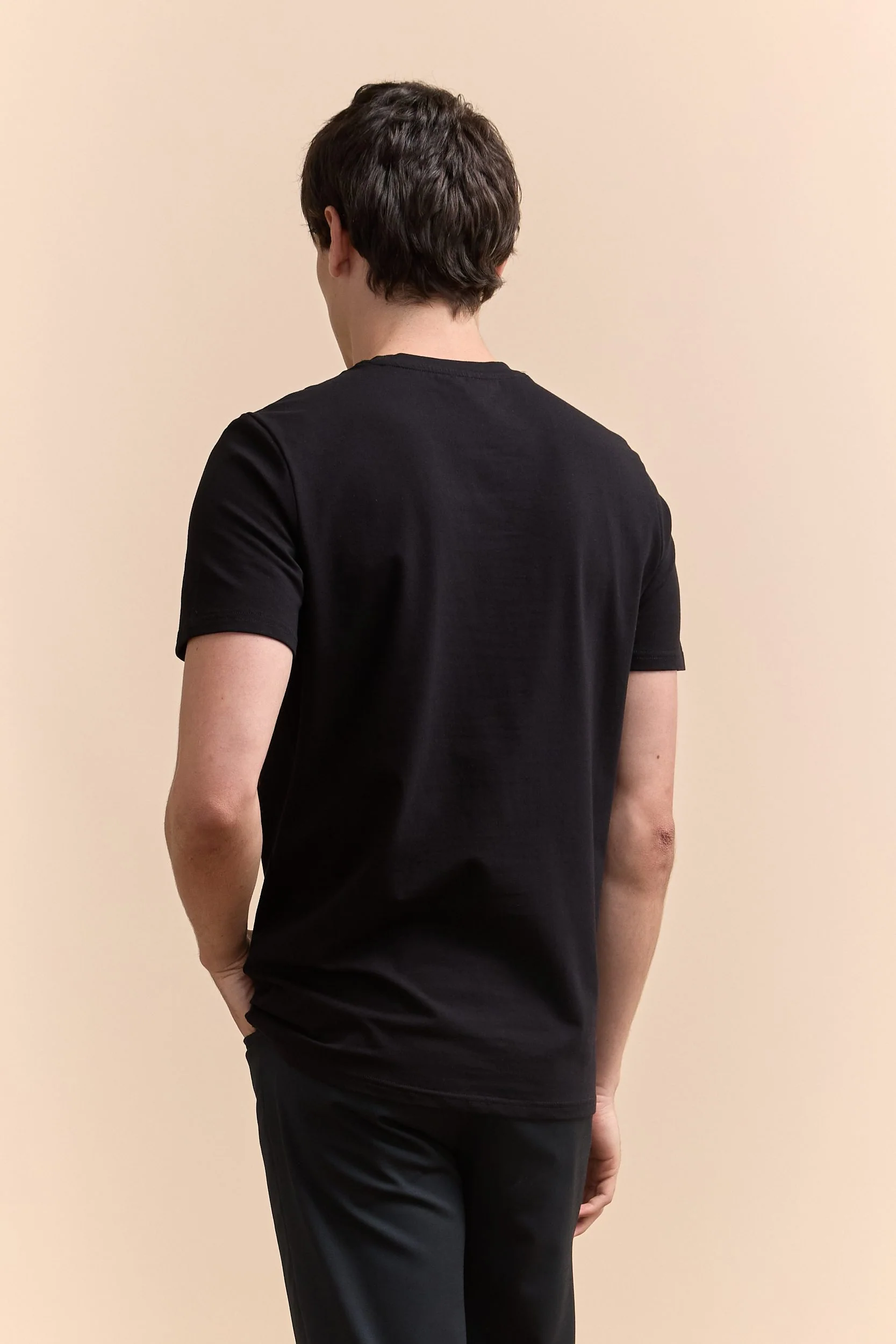 Basic v-neck t-shirt - Image 7