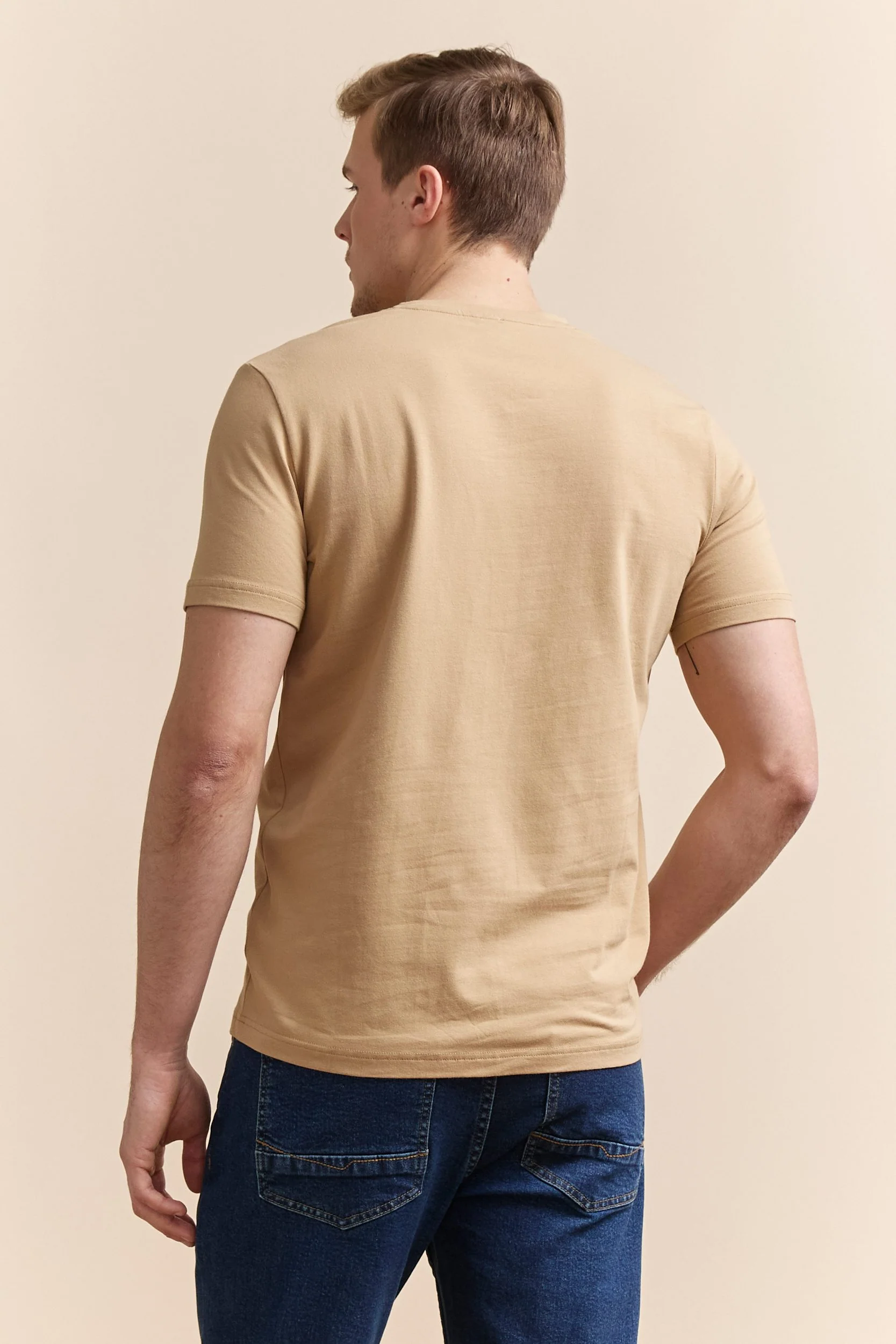 Basic V neck T-shirt - Image 17