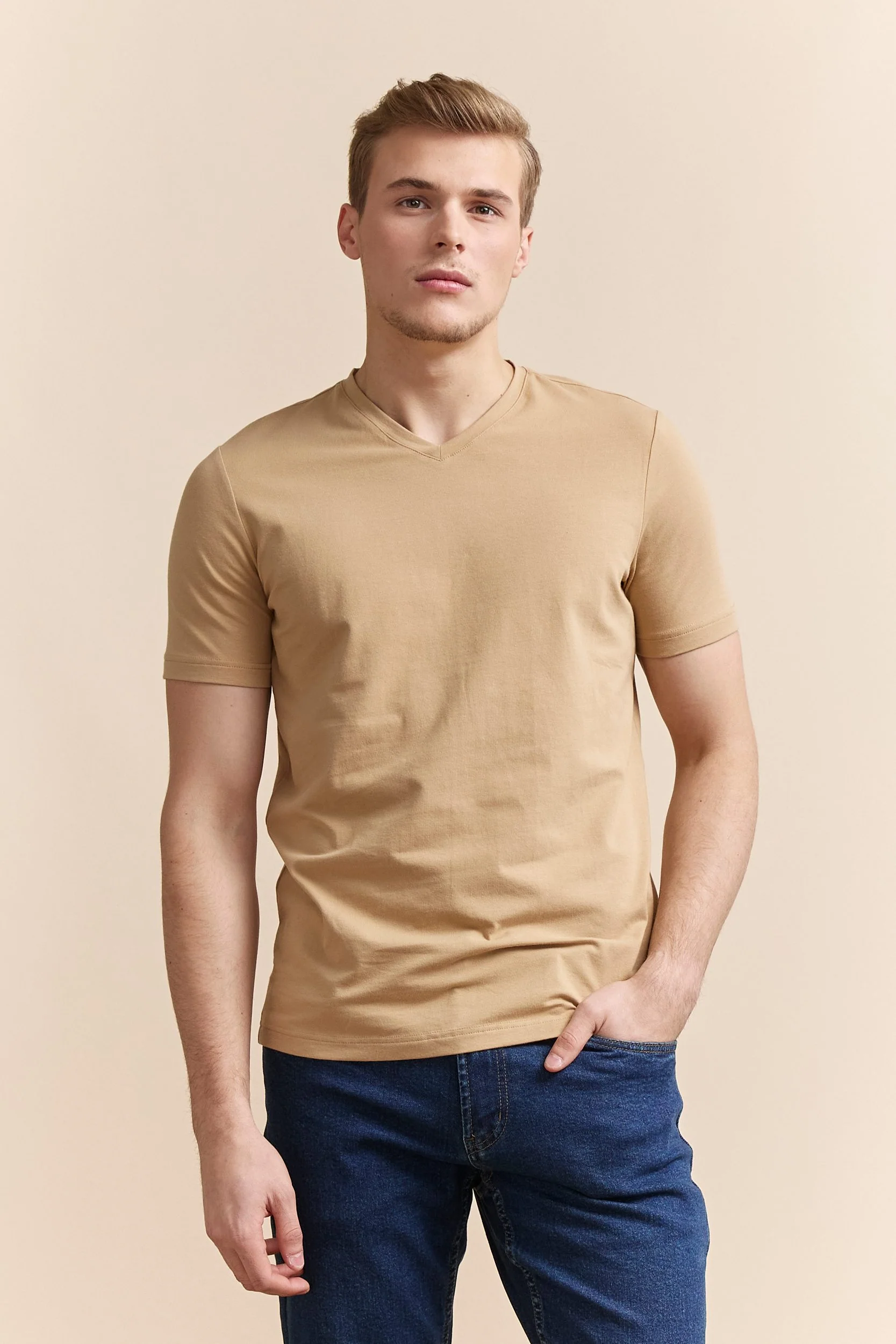 Basic V neck T-shirt - Image 5