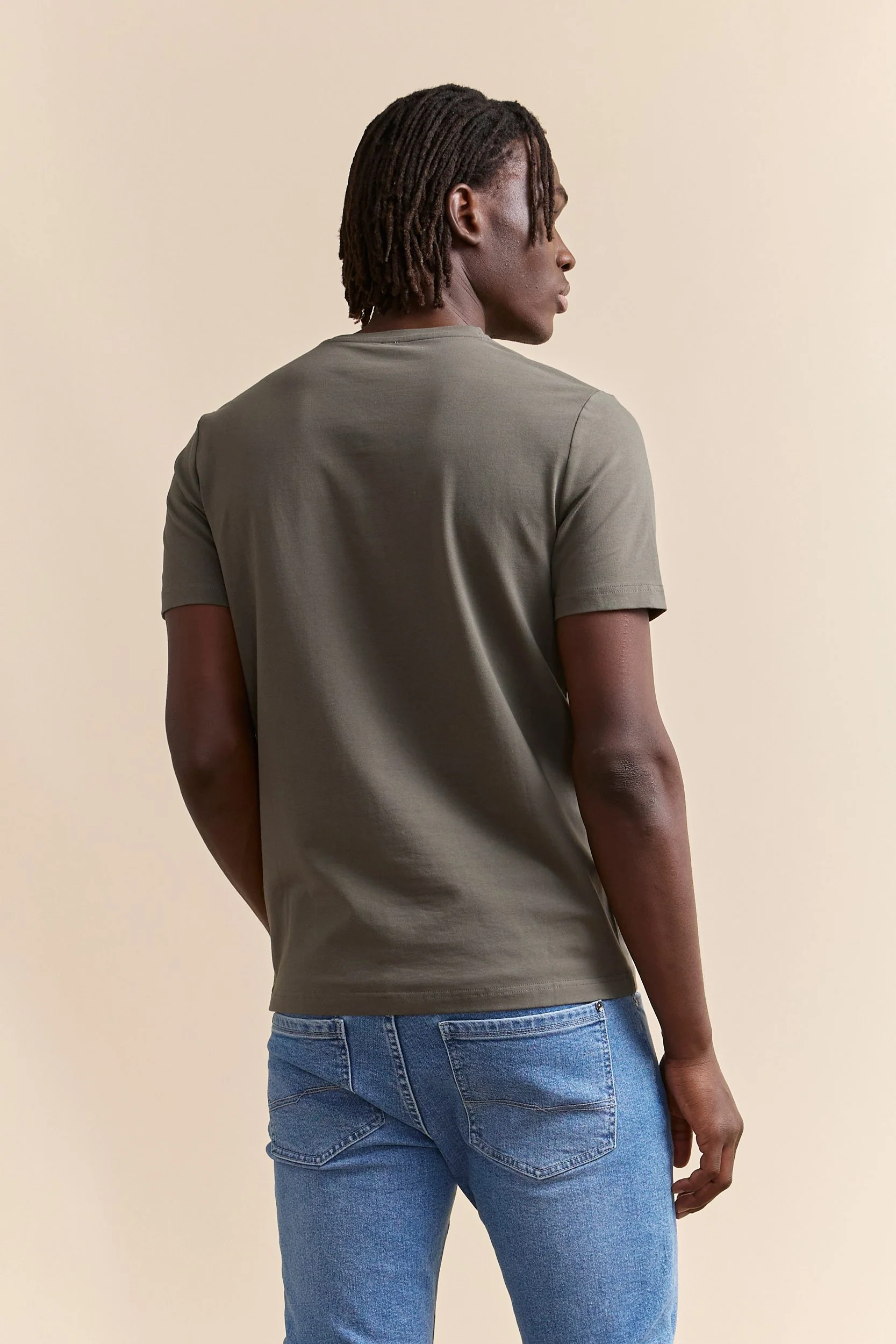 Basic V neck T-shirt - Image 6