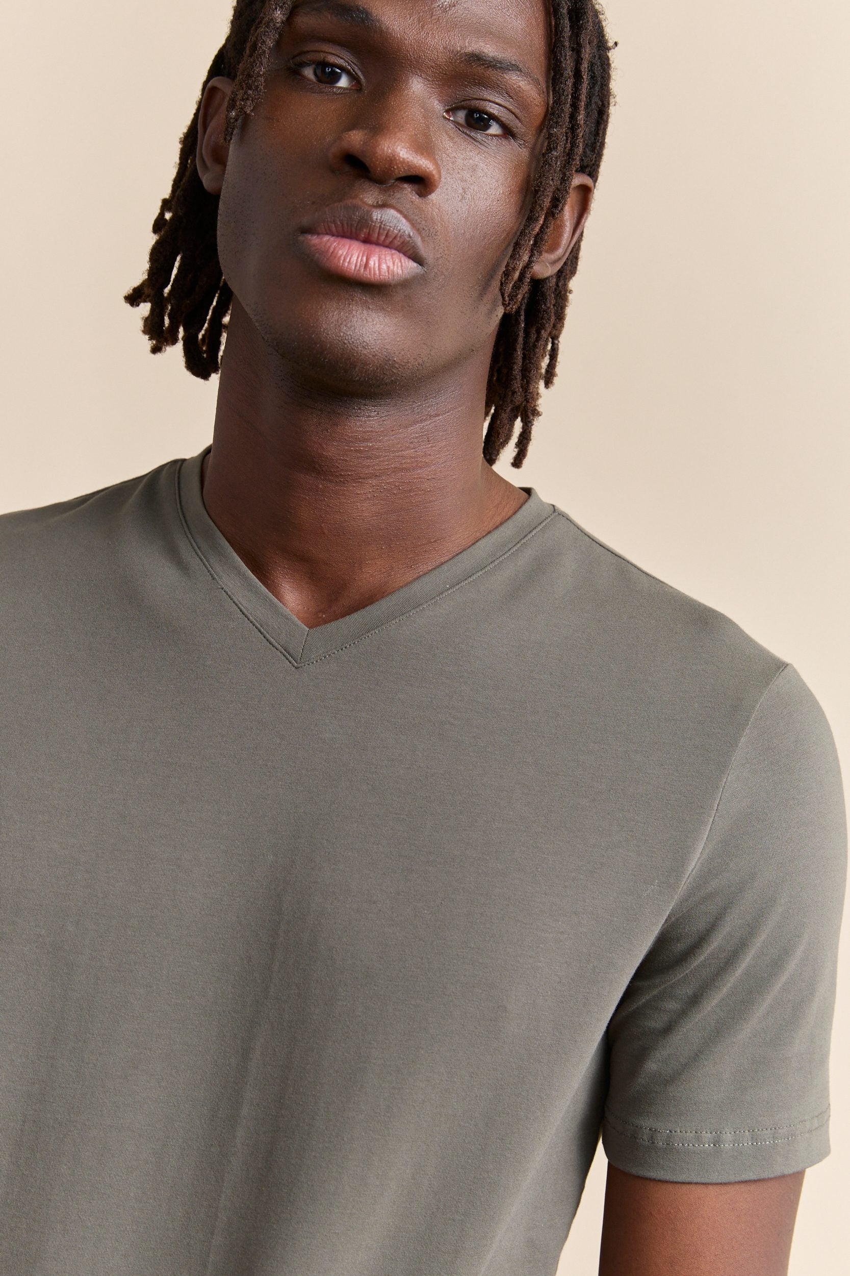 Basic V neck T-shirt - Image 7