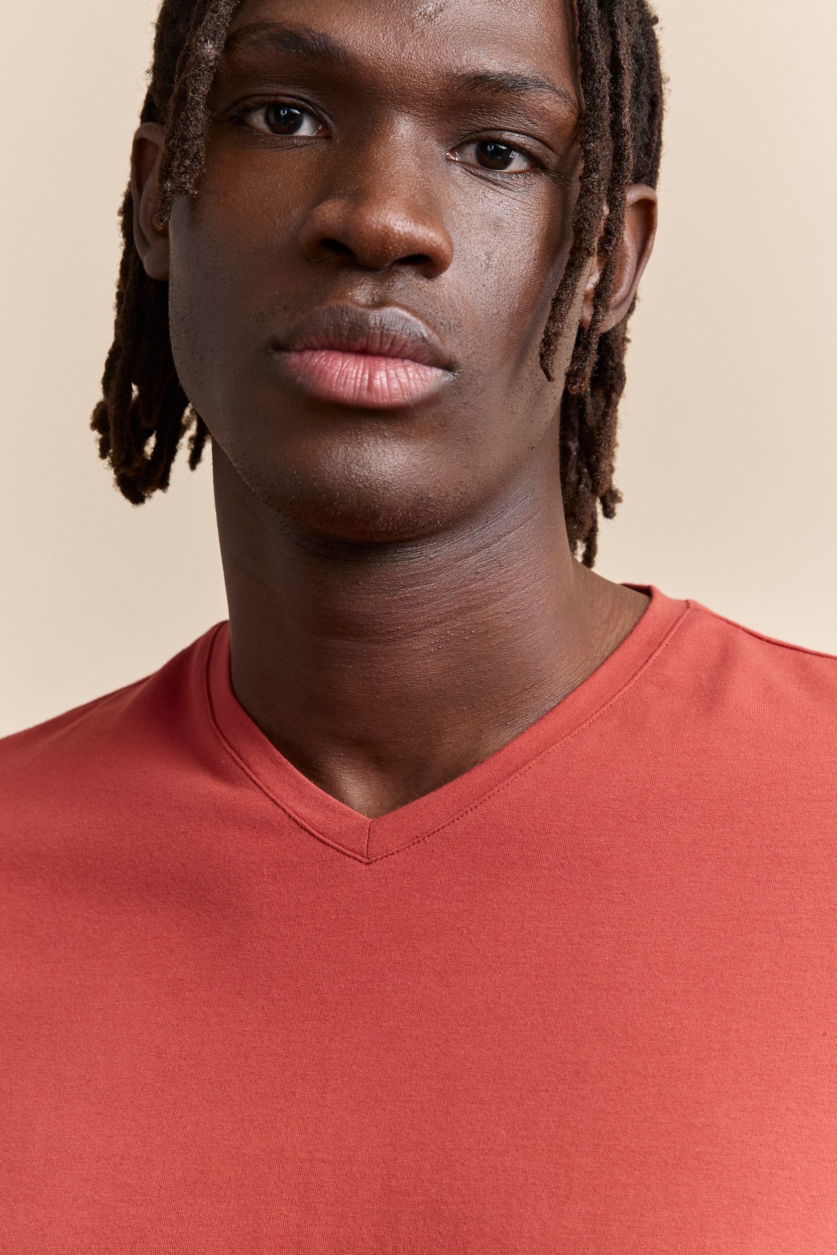 Basic V neck T-shirt - Image 9