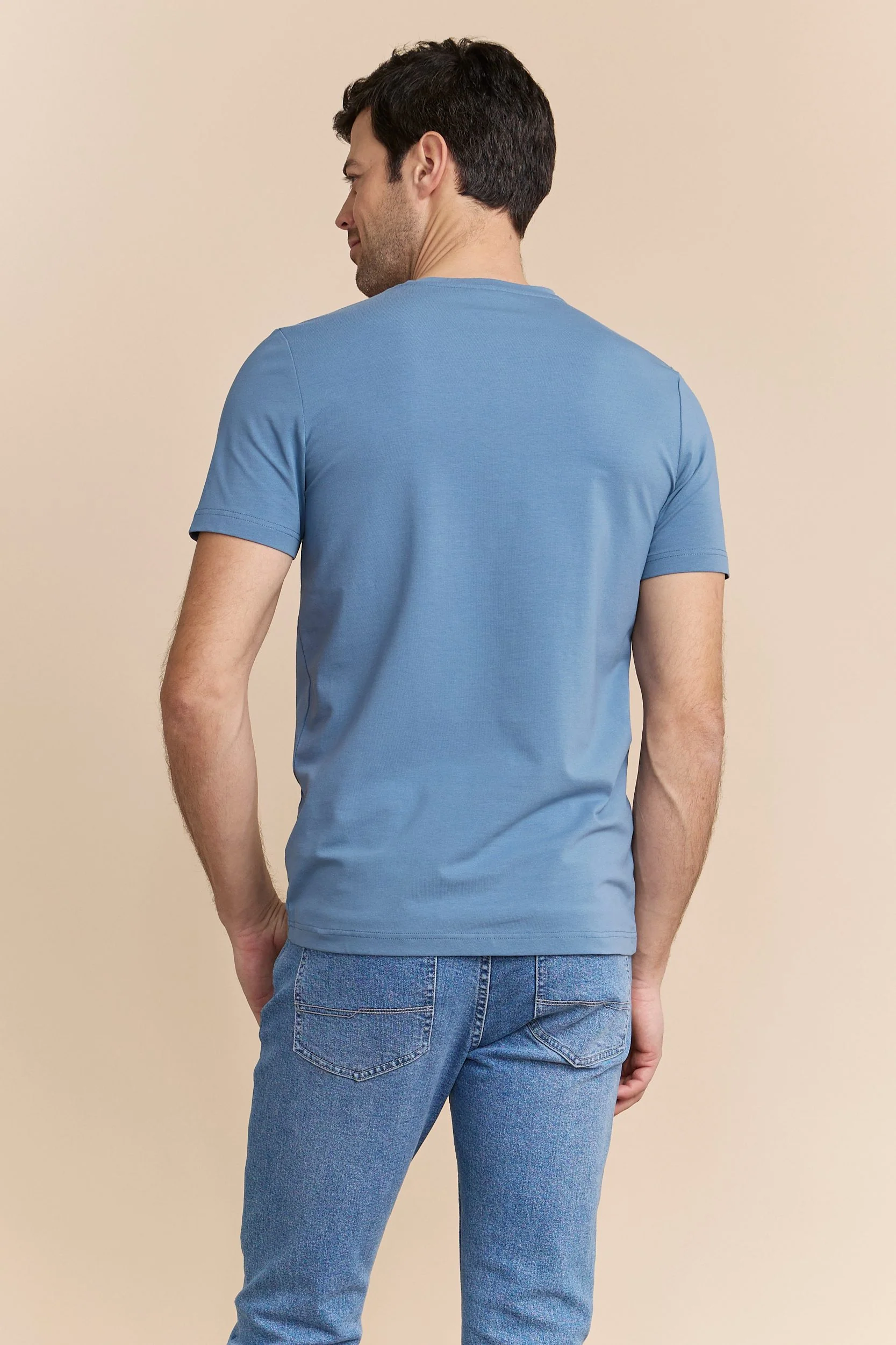 Basic V neck T-shirt - Image 8