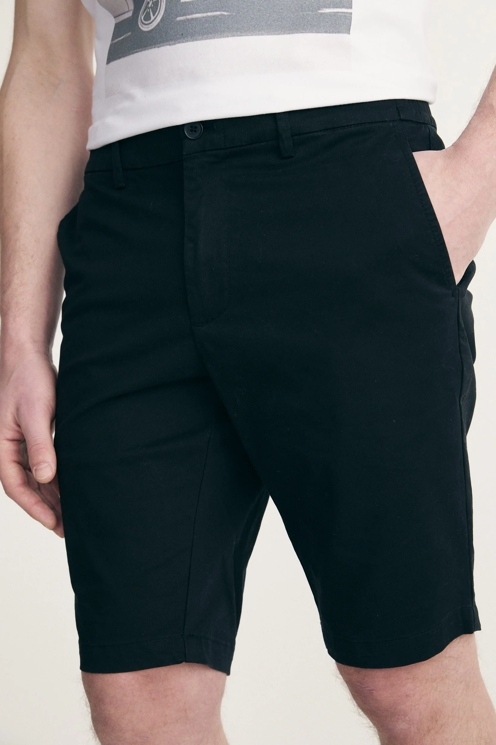 Straight leg bermuda with elastic sides - Image 3