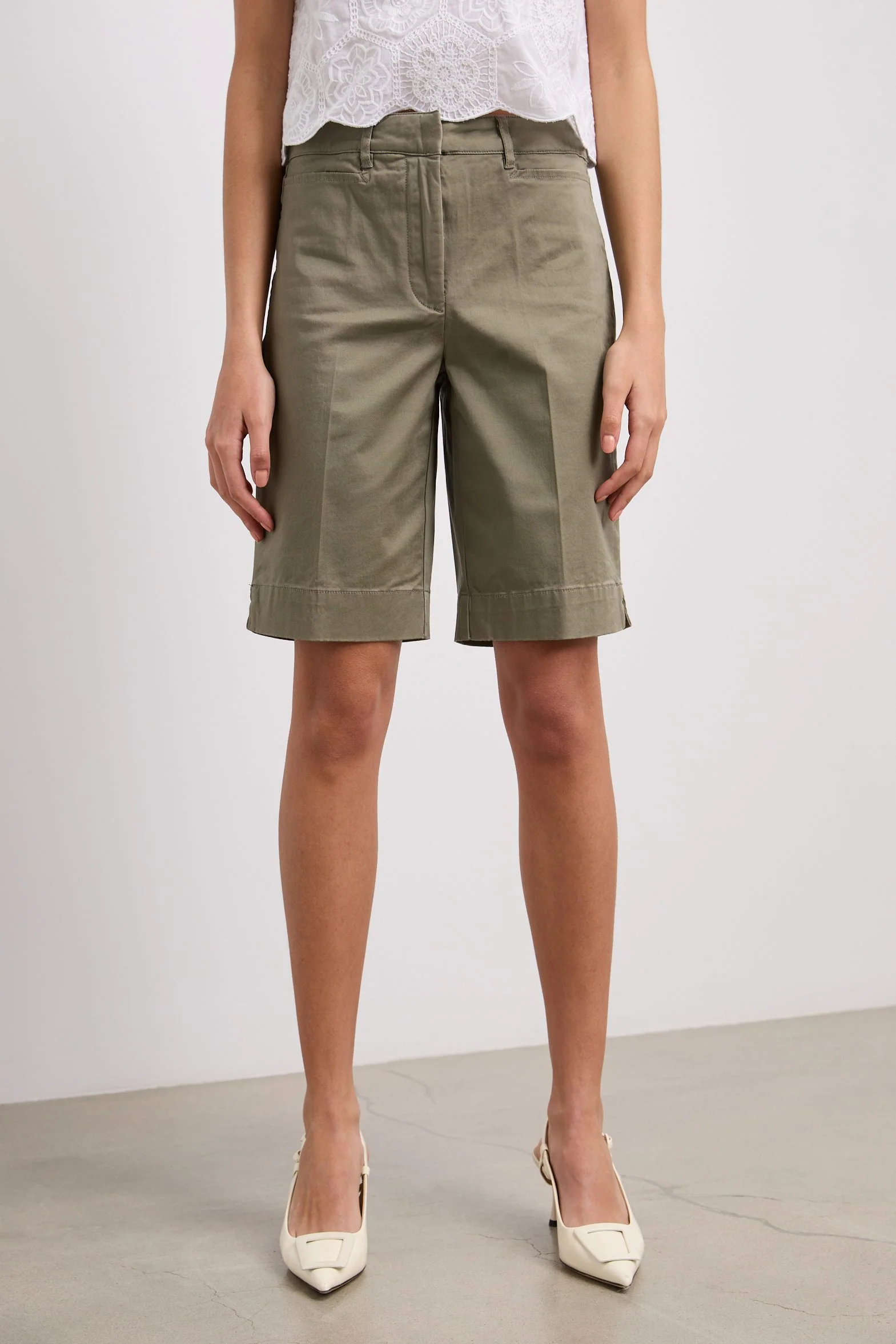 Bermuda with pressed pleats - Image 4