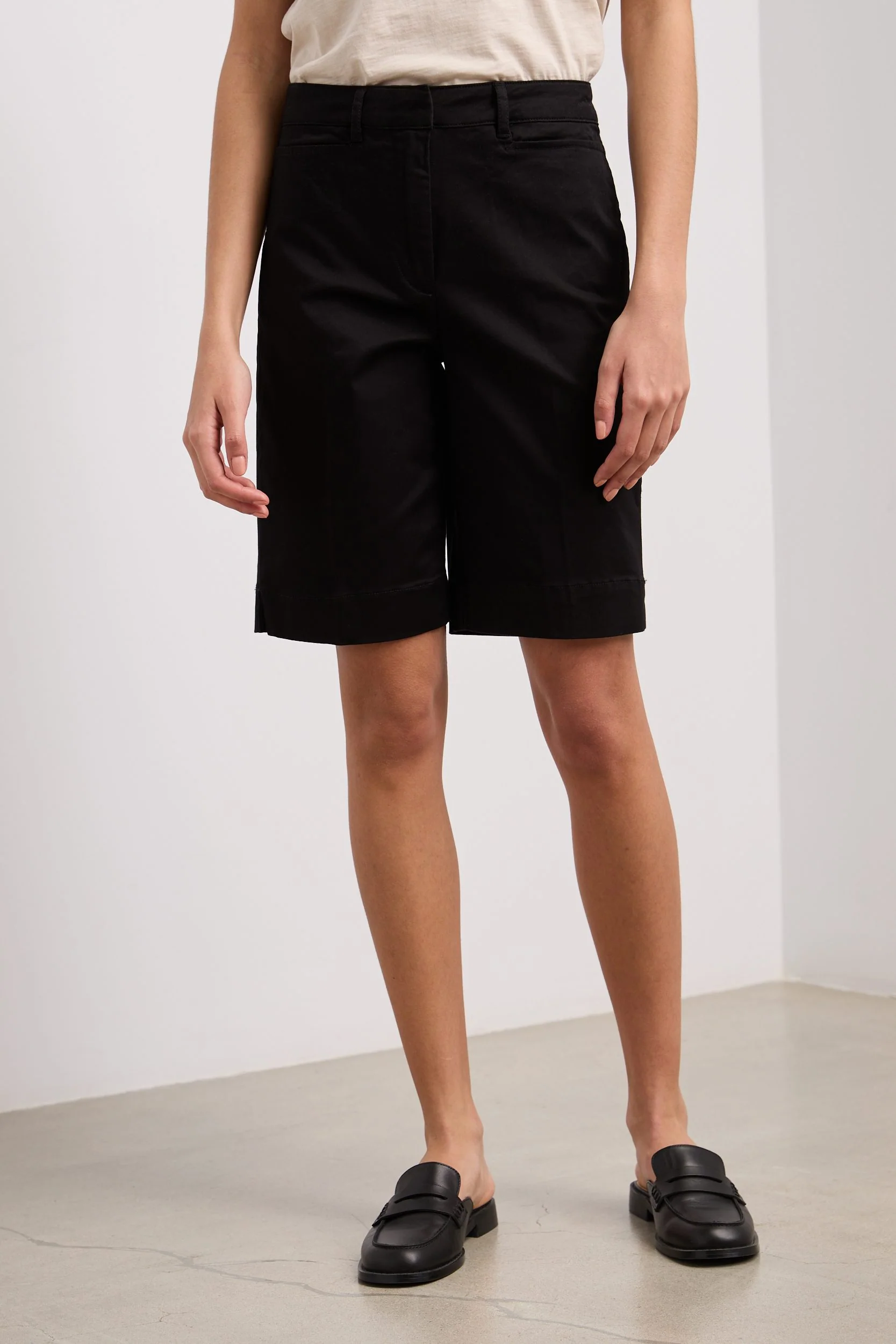 Bermuda with pressed pleats - Image 6