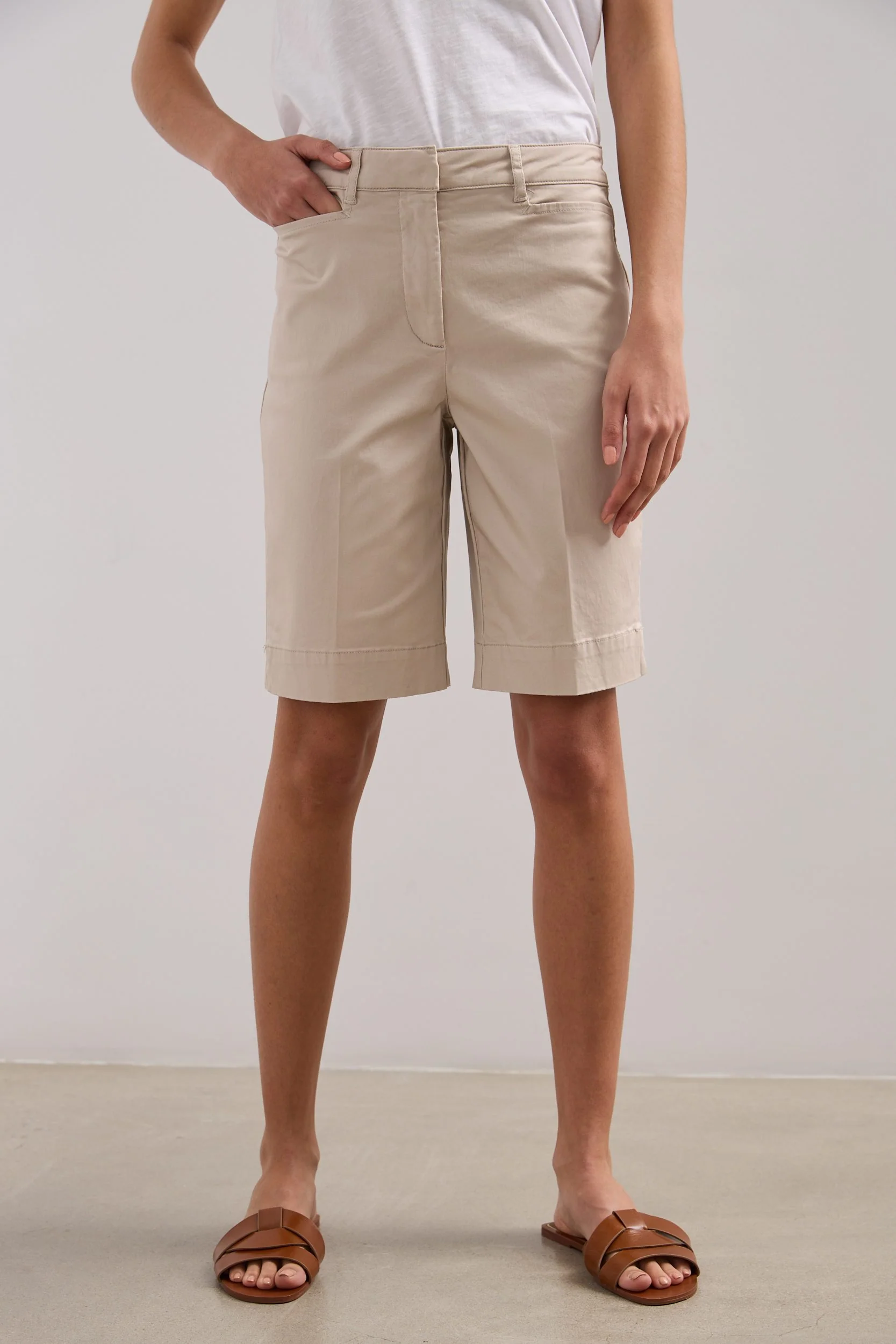 Bermuda with pressed pleats - Image 8