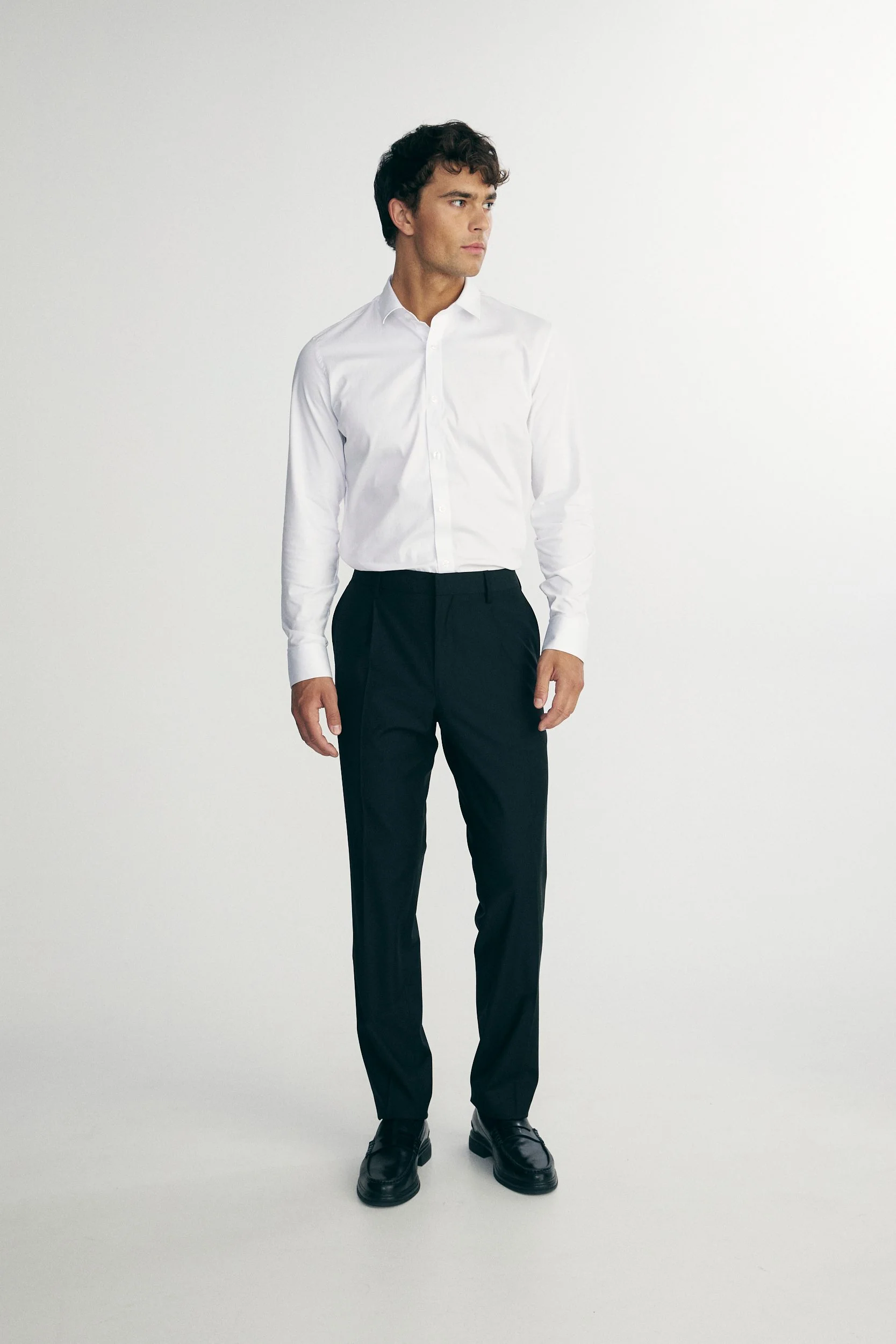 Solid color pleated pants