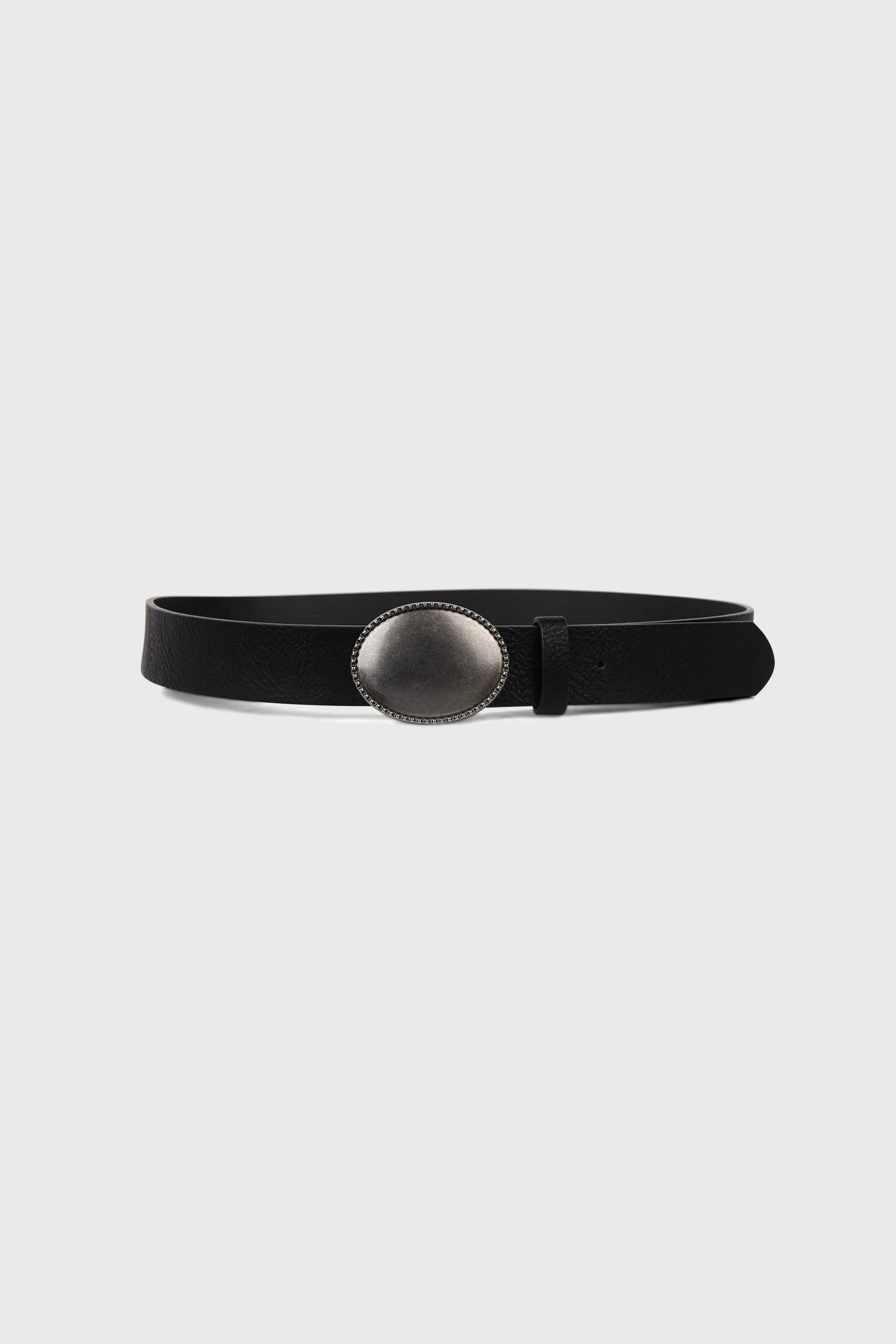 Belt with rounded buckle