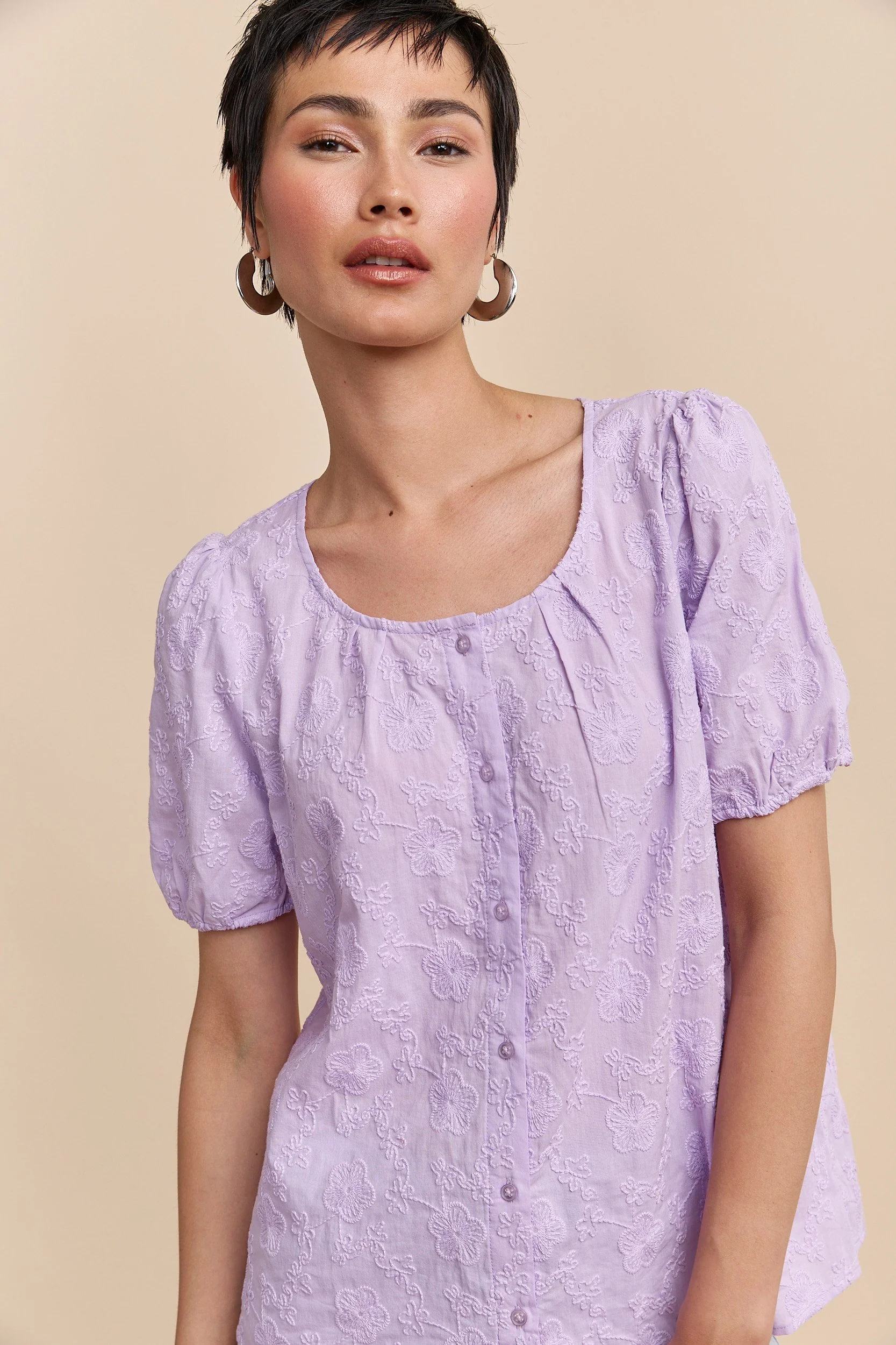 Embroidered blouse with puffy sleeves - Image 4