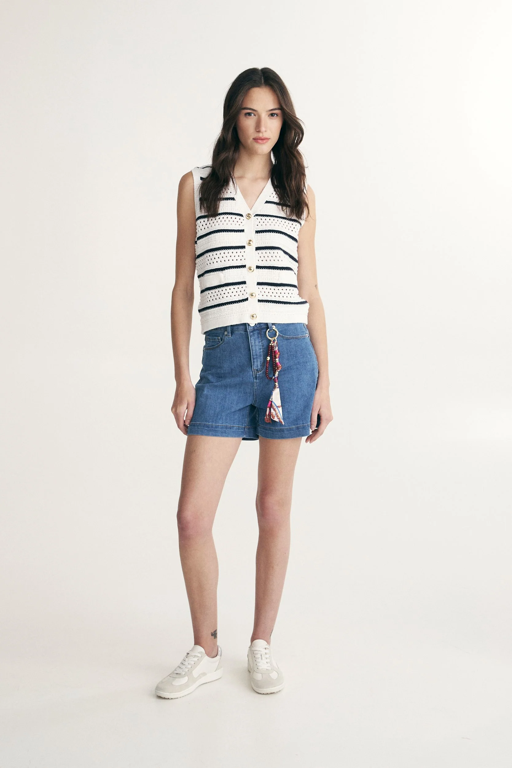 Buttoned sweater vest - Image 3