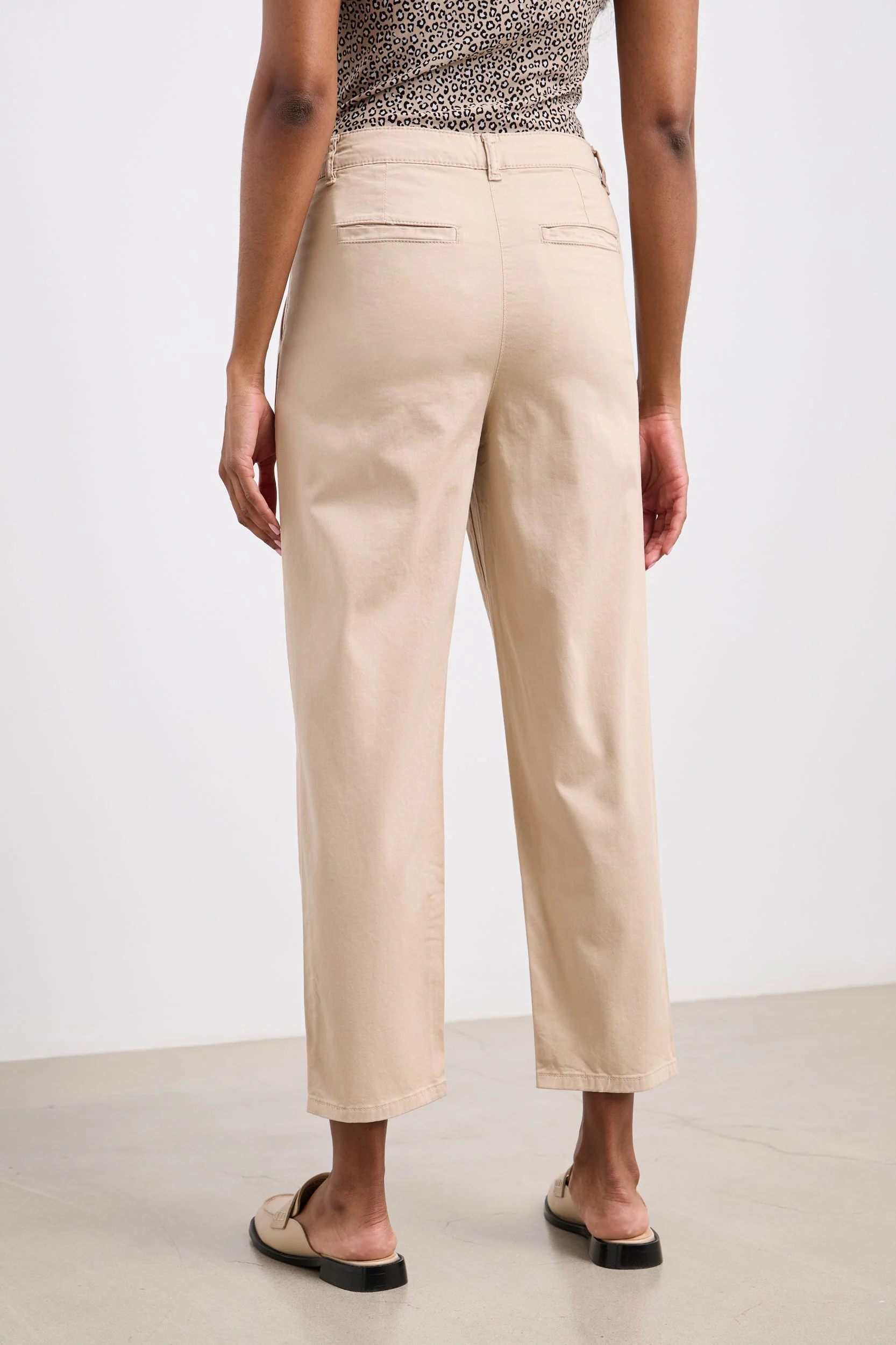 Casual cropped pant with pleat - Image 10
