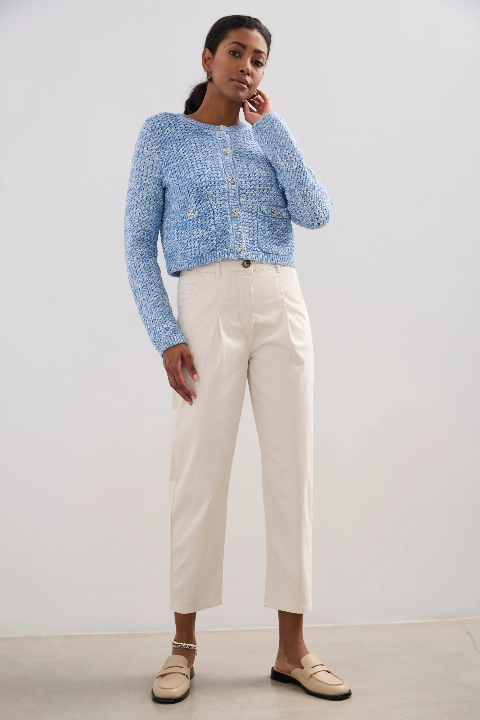 Casual cropped pant with pleat - Image 5