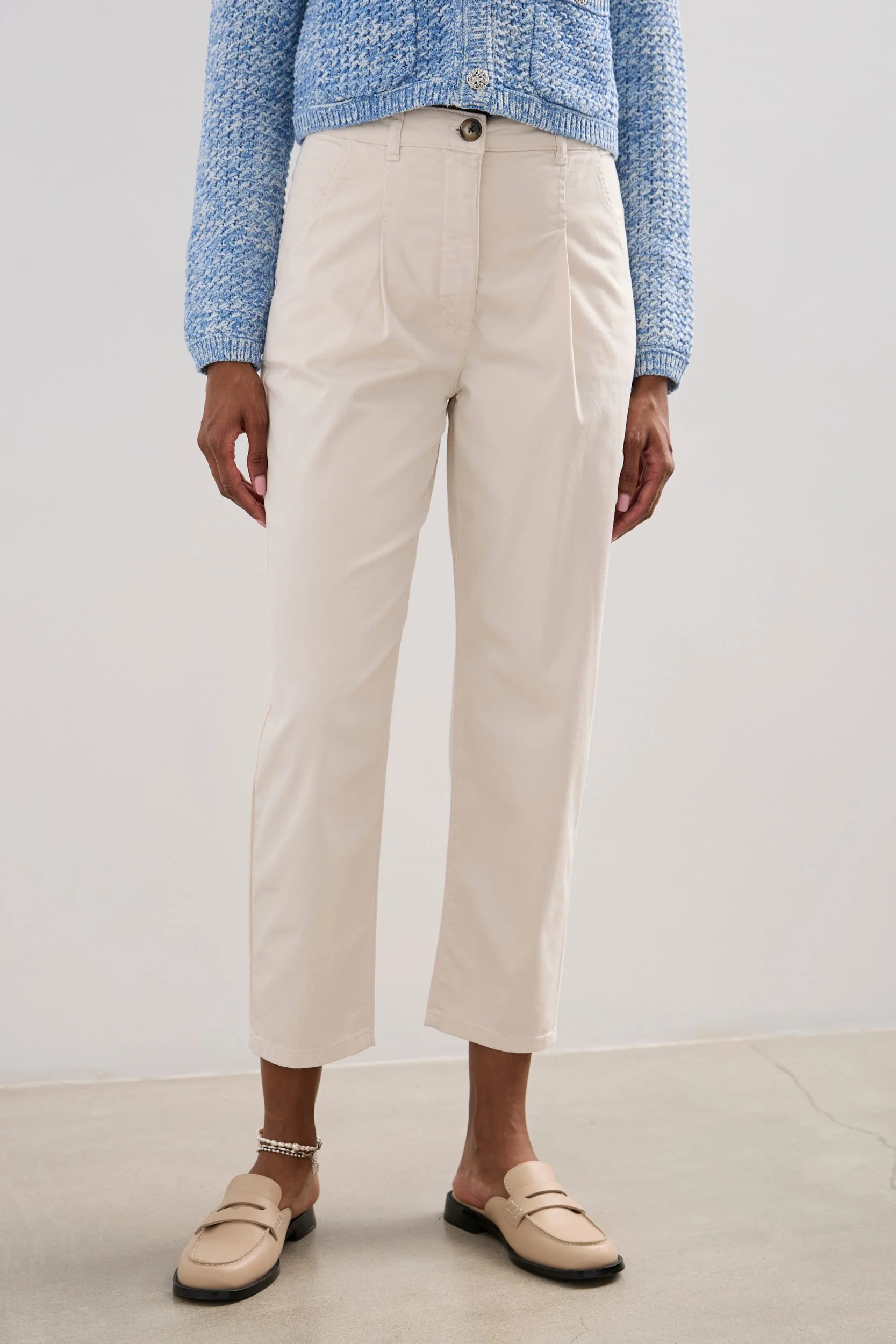 Casual cropped pant with pleat - Image 6