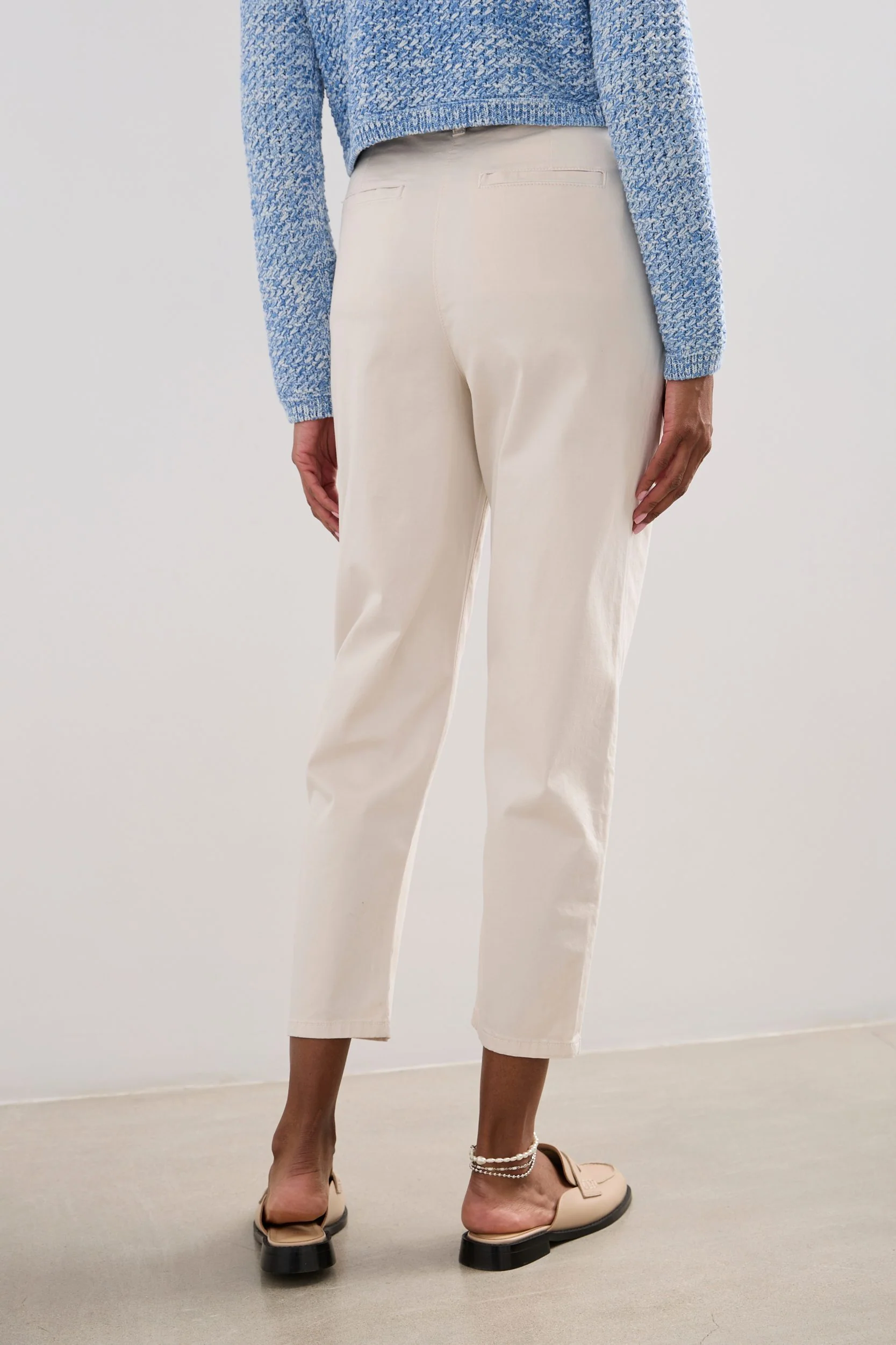 Casual cropped pant with pleat - Image 7