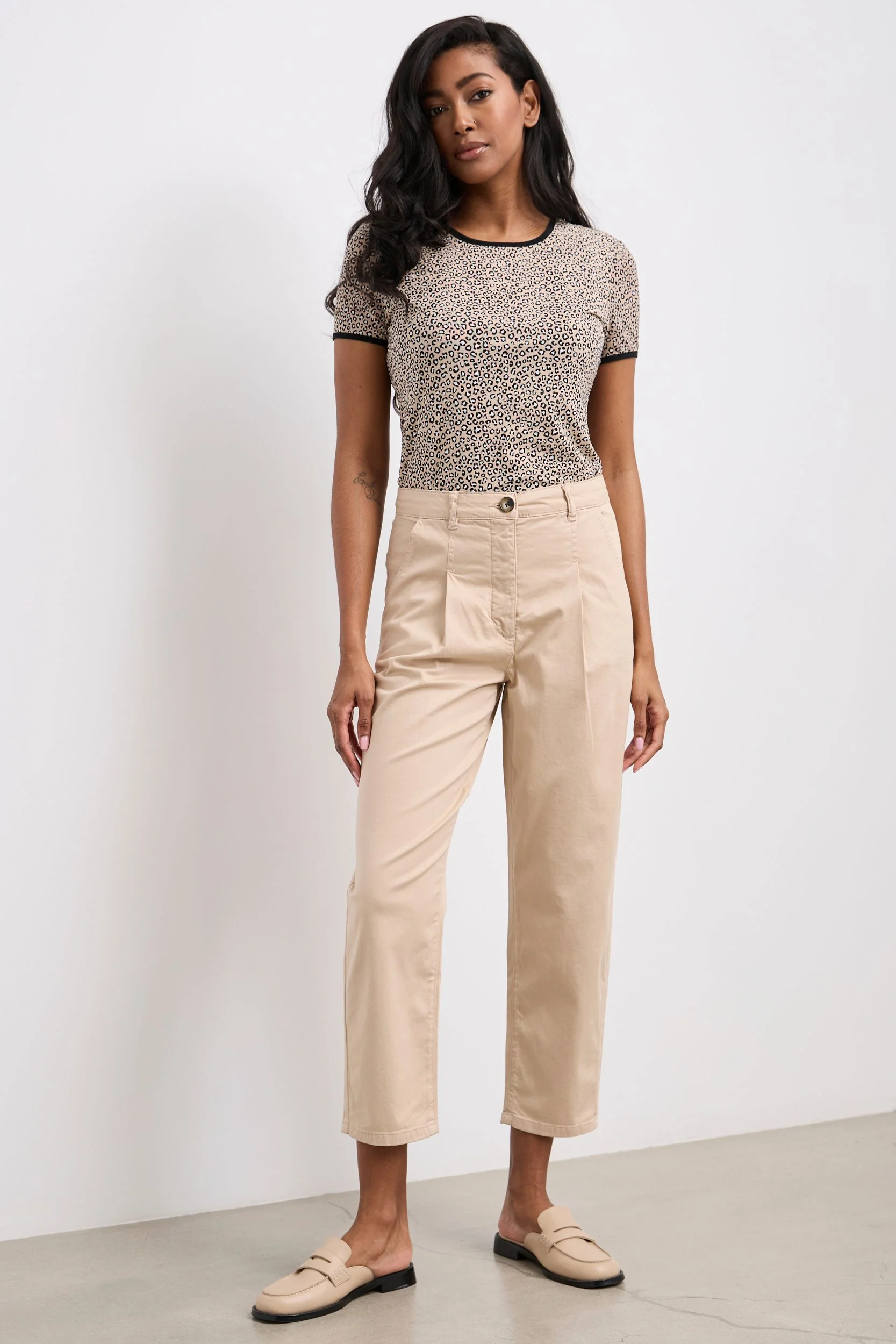Casual cropped pant with pleat - Image 8