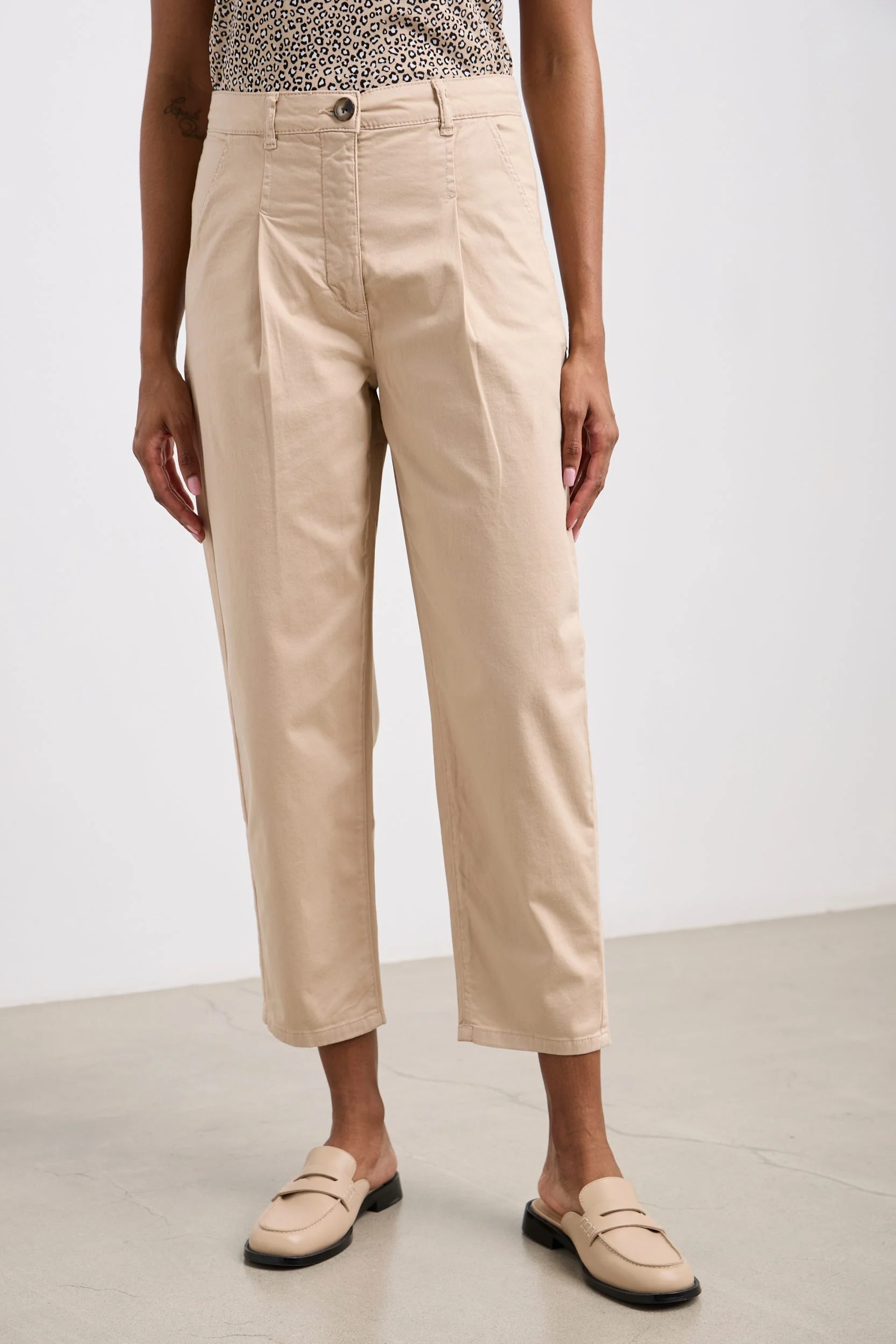 Casual cropped pant with pleat - Image 9