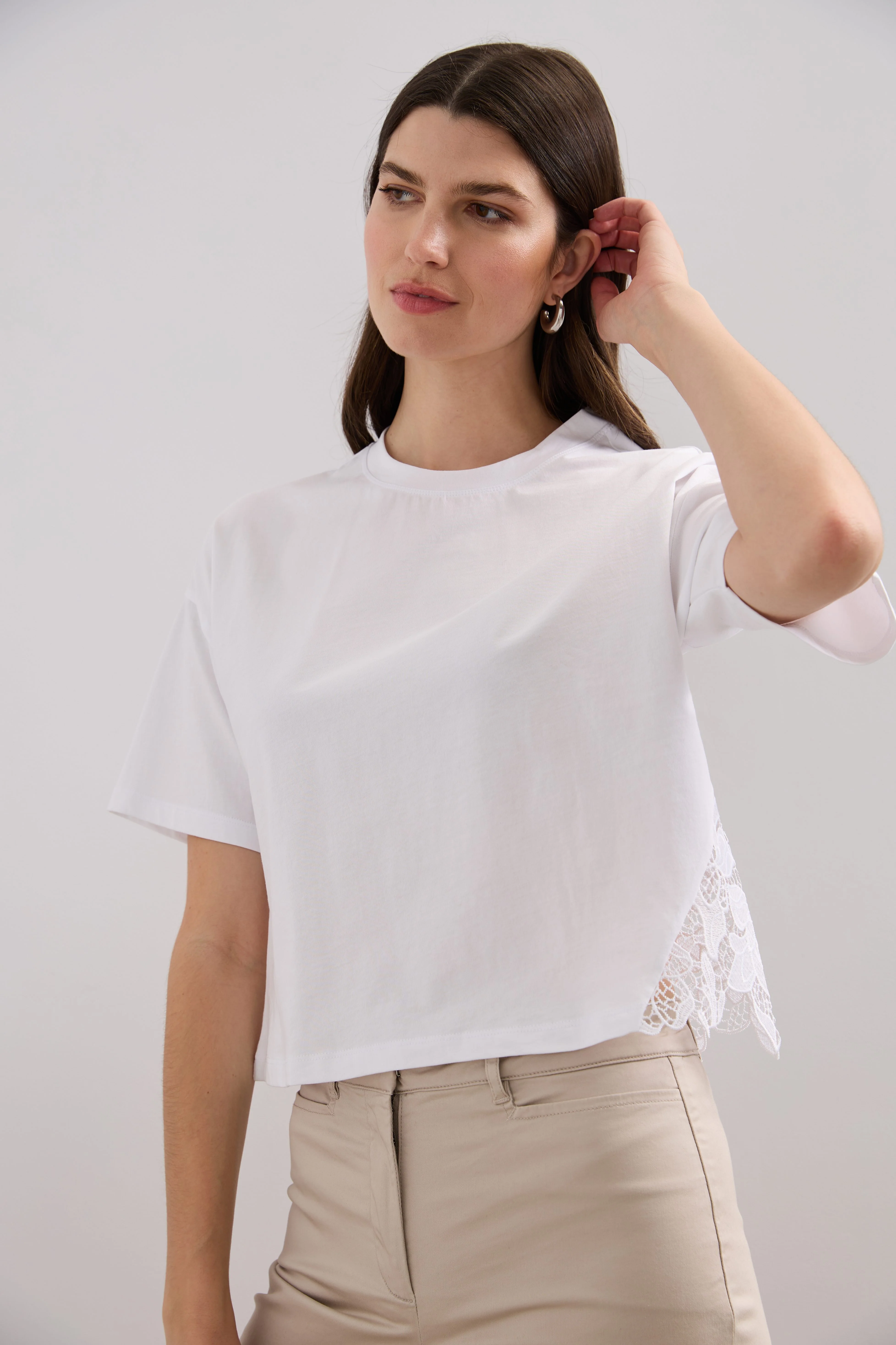 Short t-shirt with crochet detail - Image 3