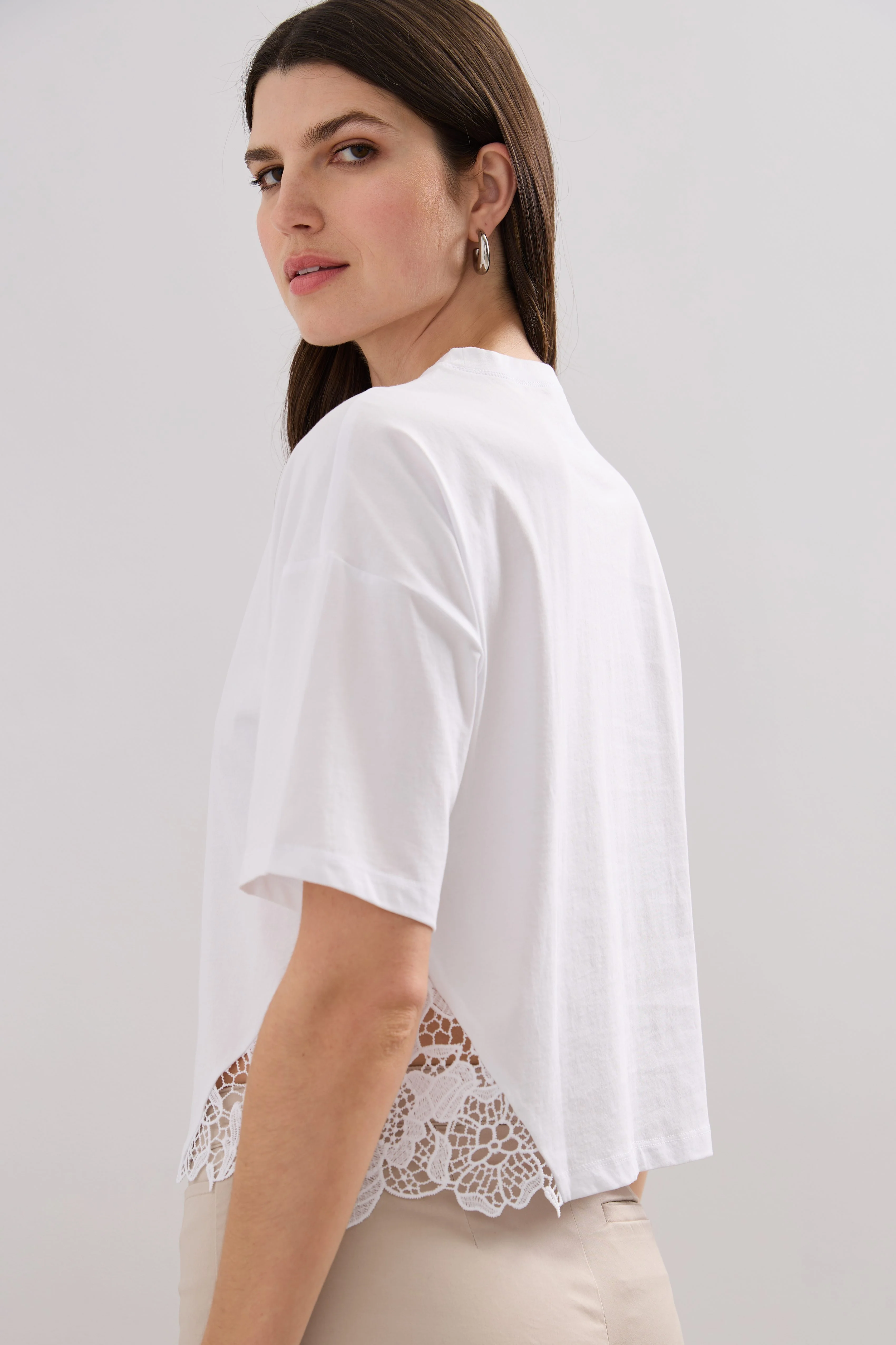 Short t-shirt with crochet detail - Image 4