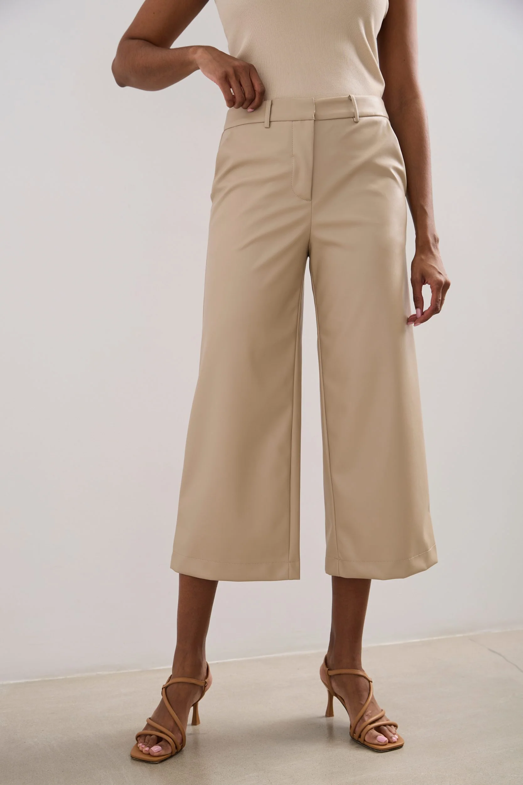 Soft vegan leather cropped pan - Image 5