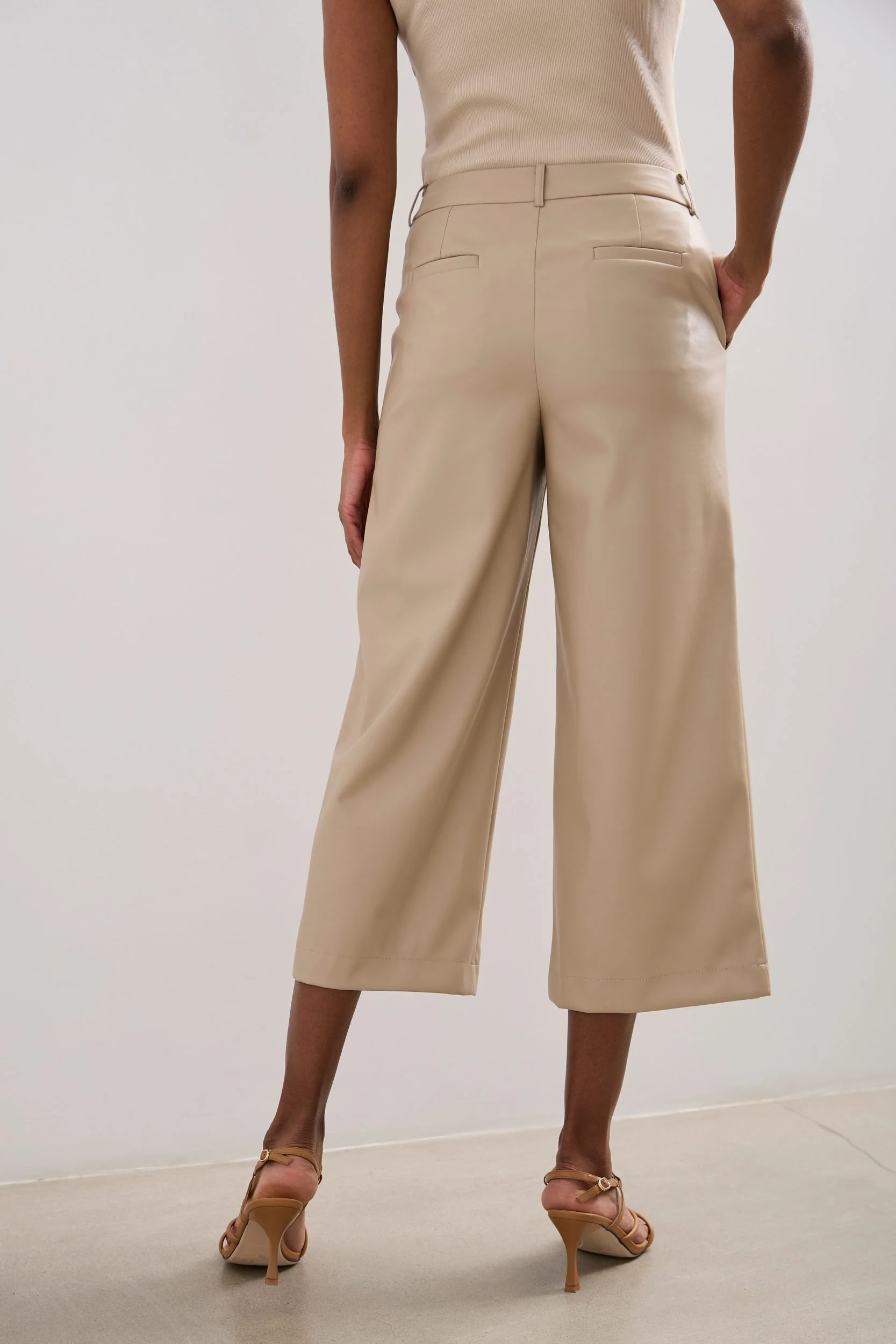 Soft vegan leather cropped pan - Image 6