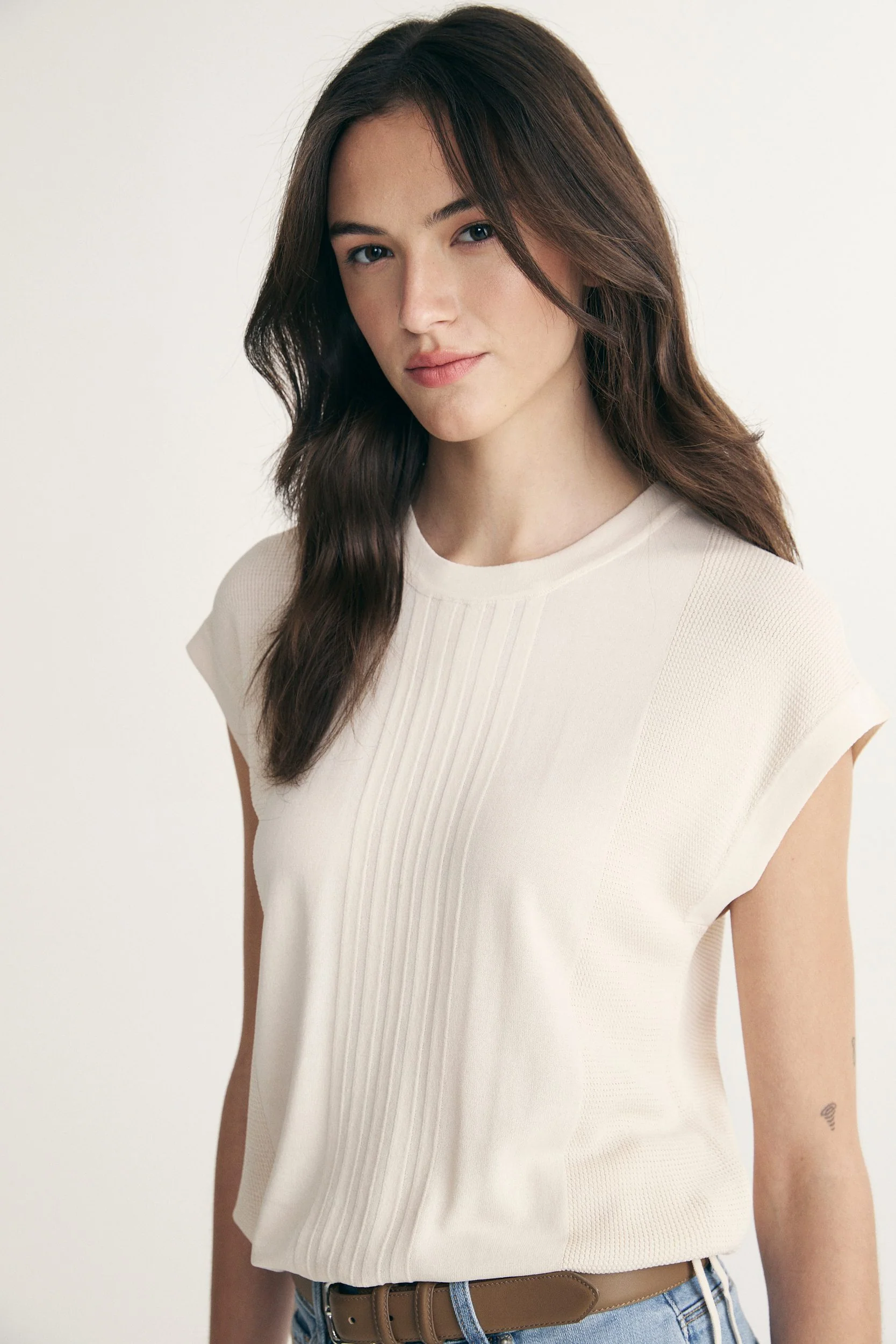 Fine knit sleeveless sweater - Image 5