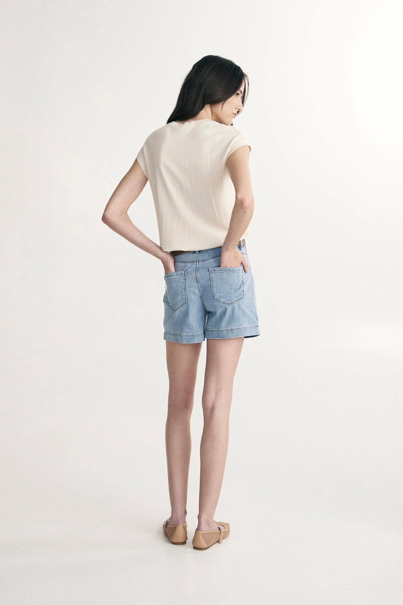 Fine knit sleeveless sweater - Image 6