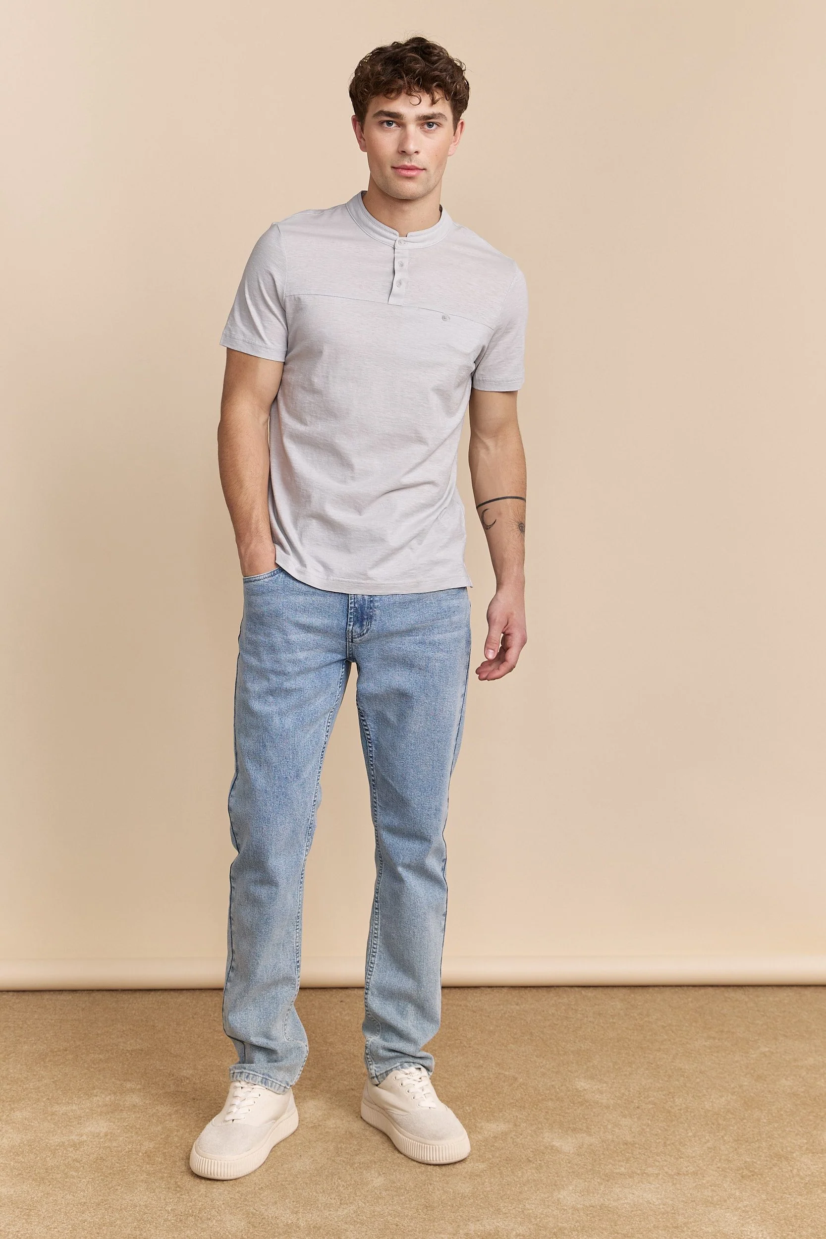 Henley t-shirt with pocket - Image 10