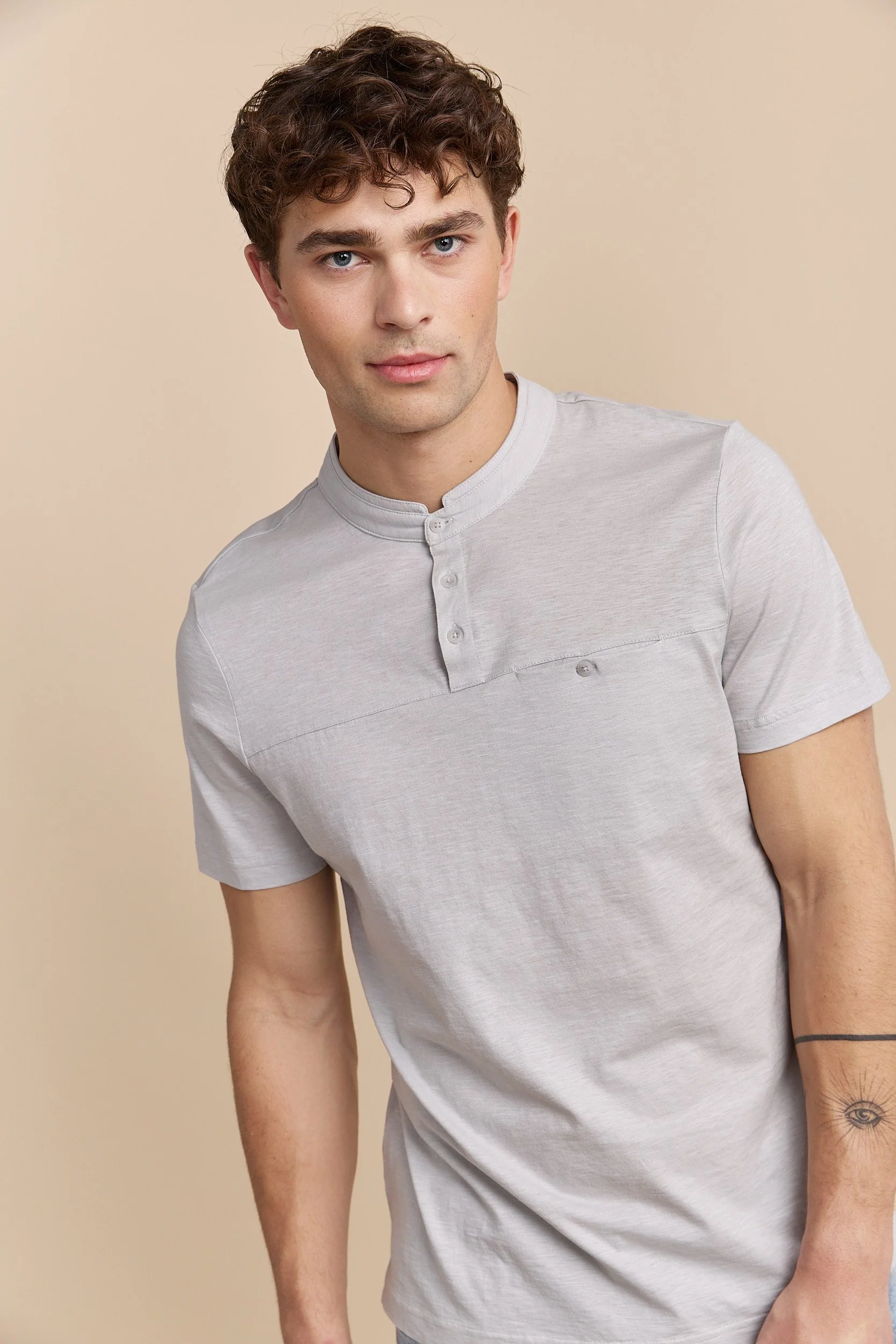 Henley t-shirt with pocket - Image 9