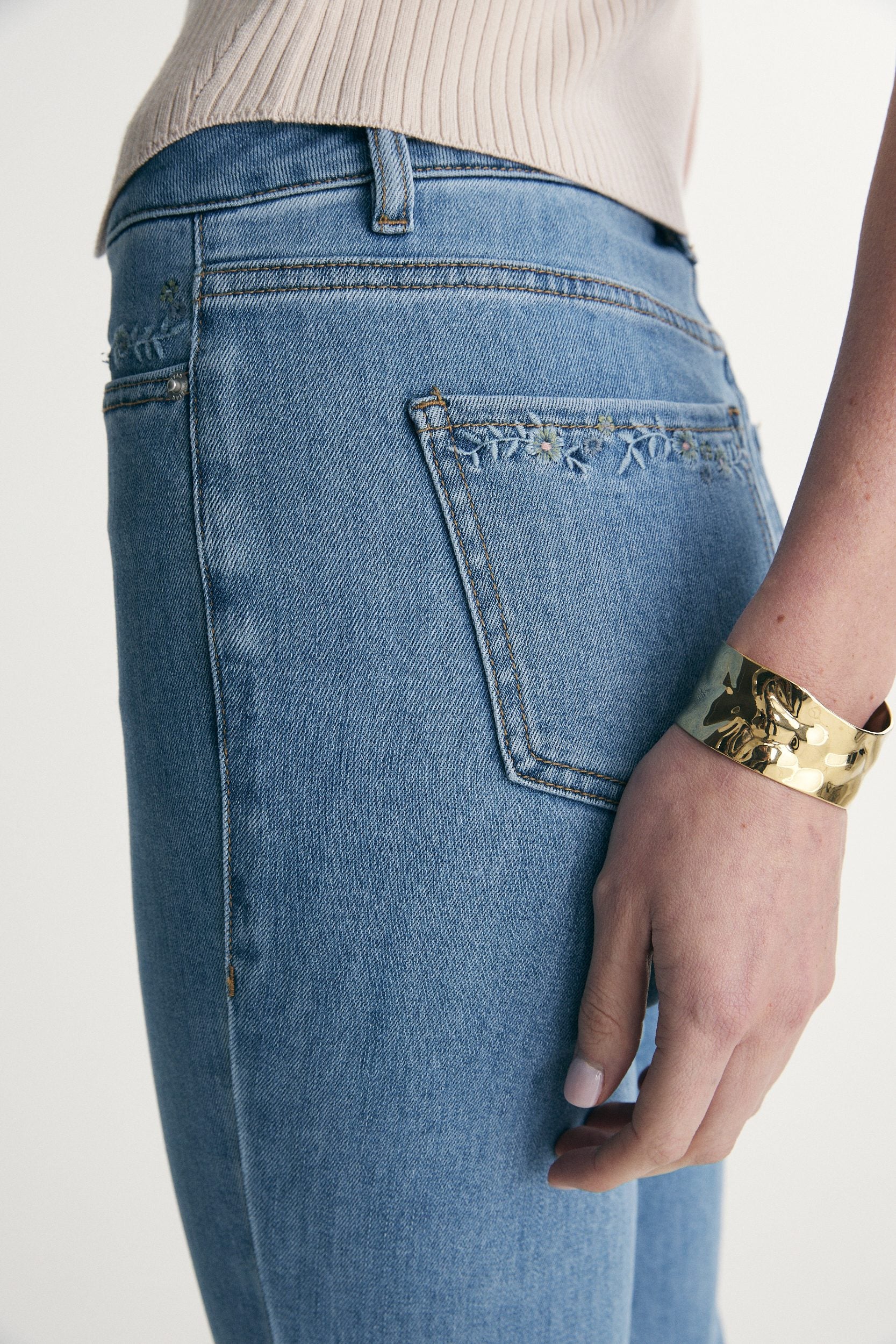 High waist embroidered jeans - Image 4