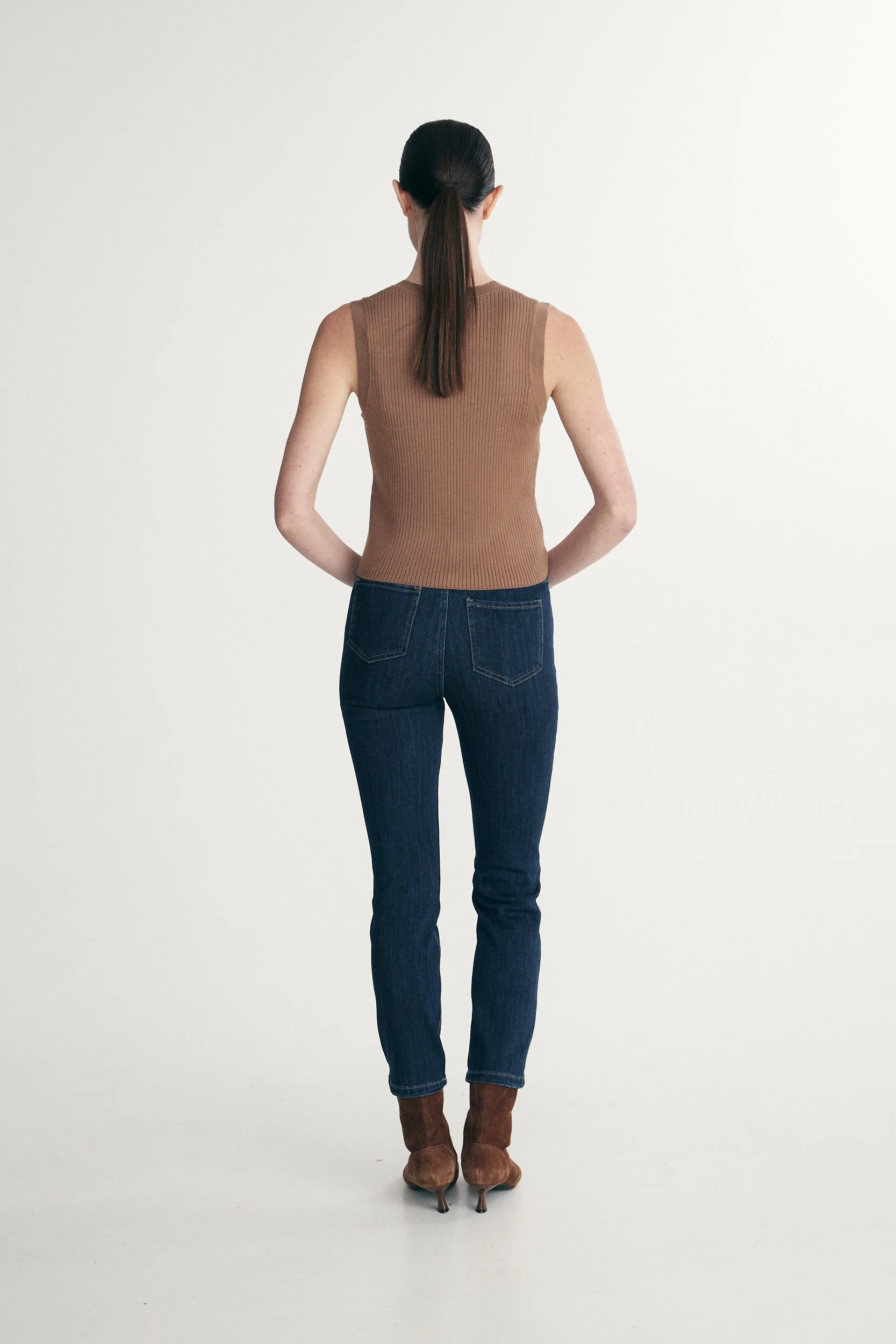 Knit vest - Image 6