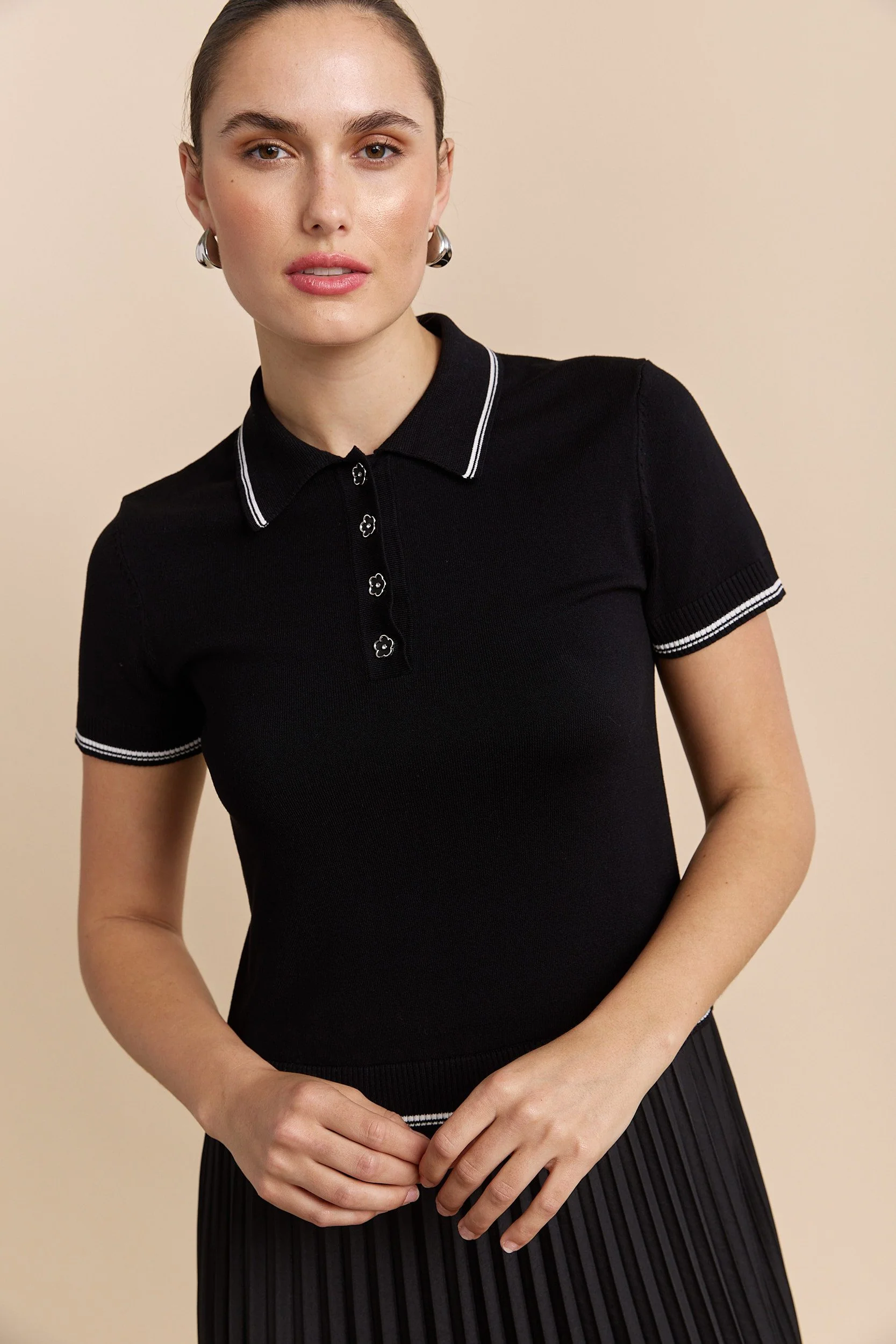 Knitted dress with pleated fabric - Image 4