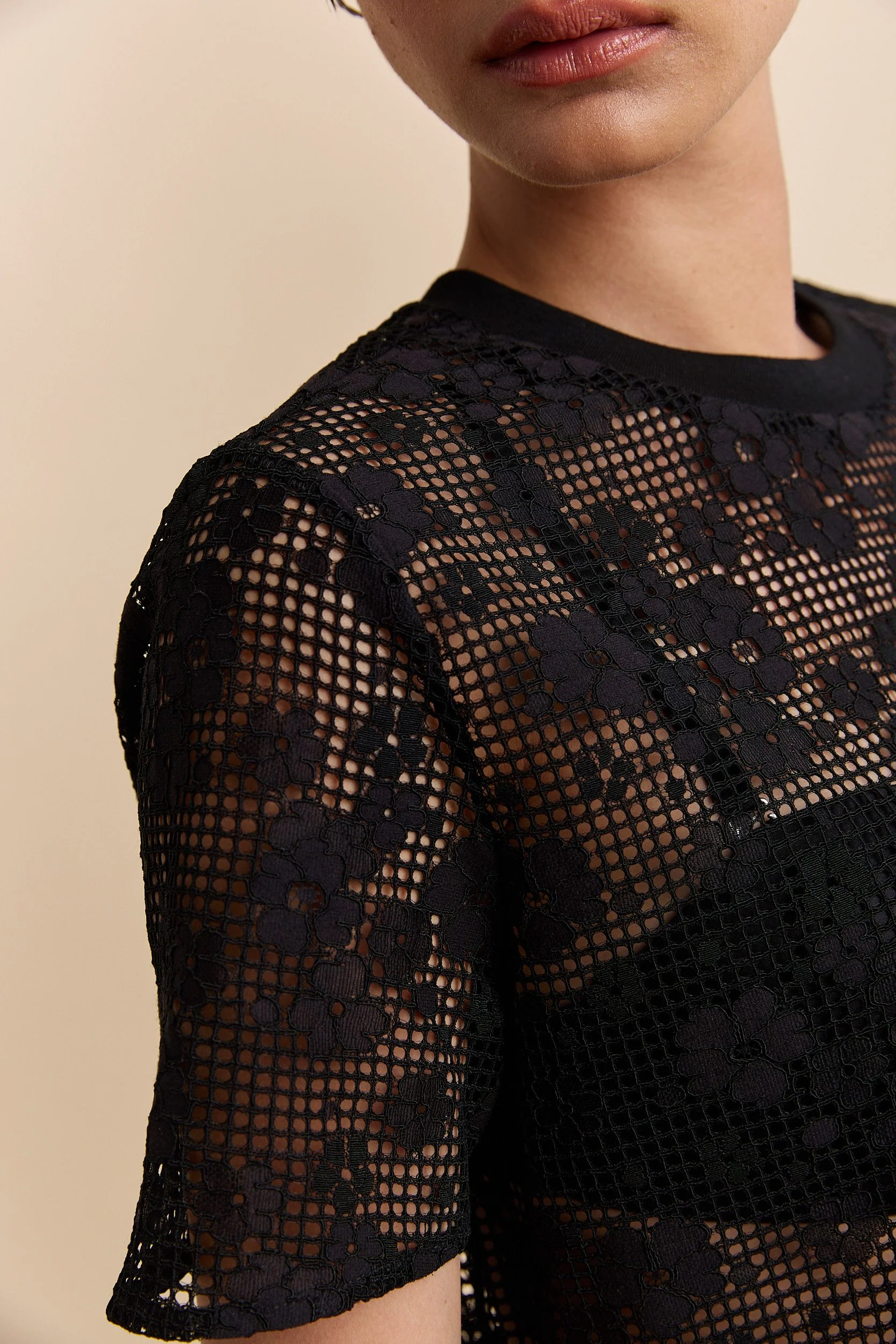 Lace boxy short sleeve top with drawstring - Image 5