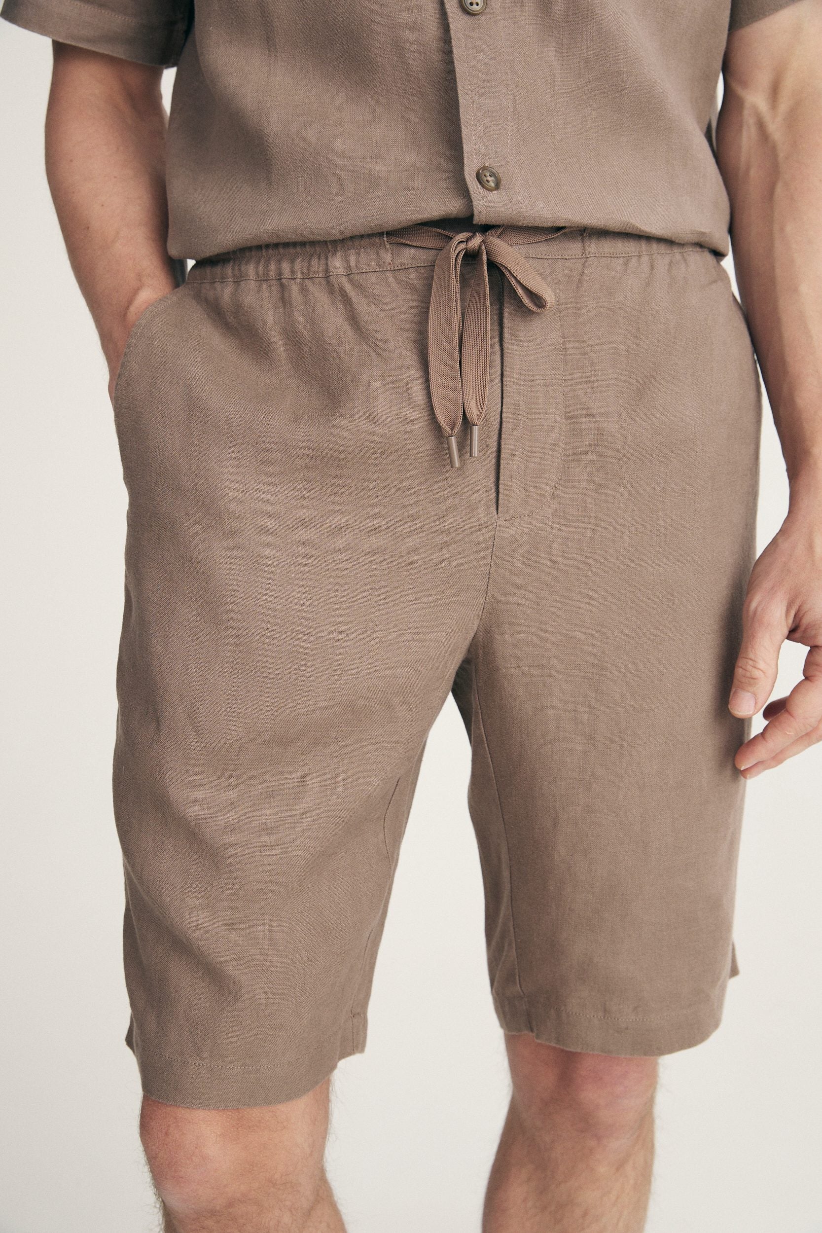 Linen bermuda with drawstring - Image 6