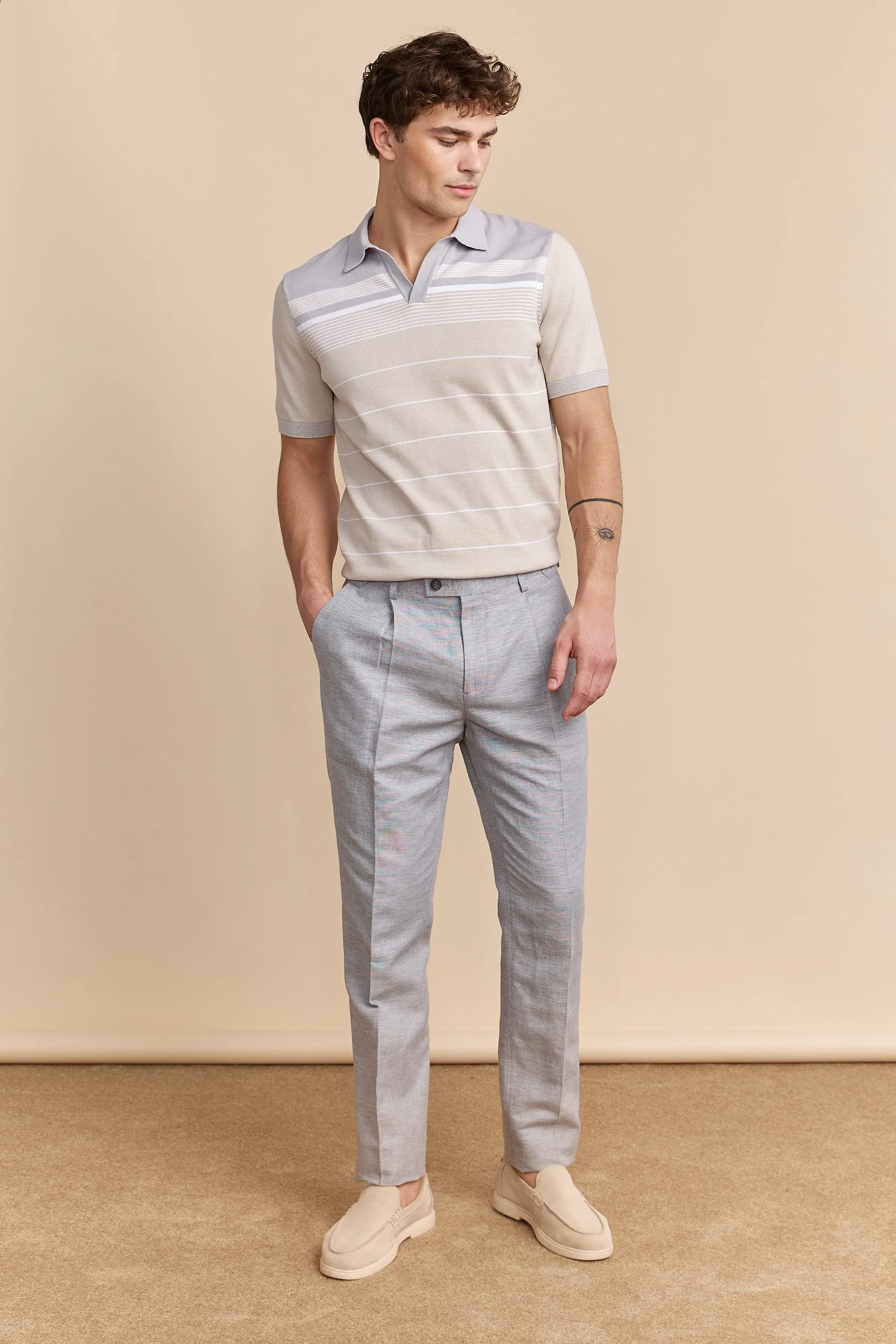 Linen pant with pleats & side buckles