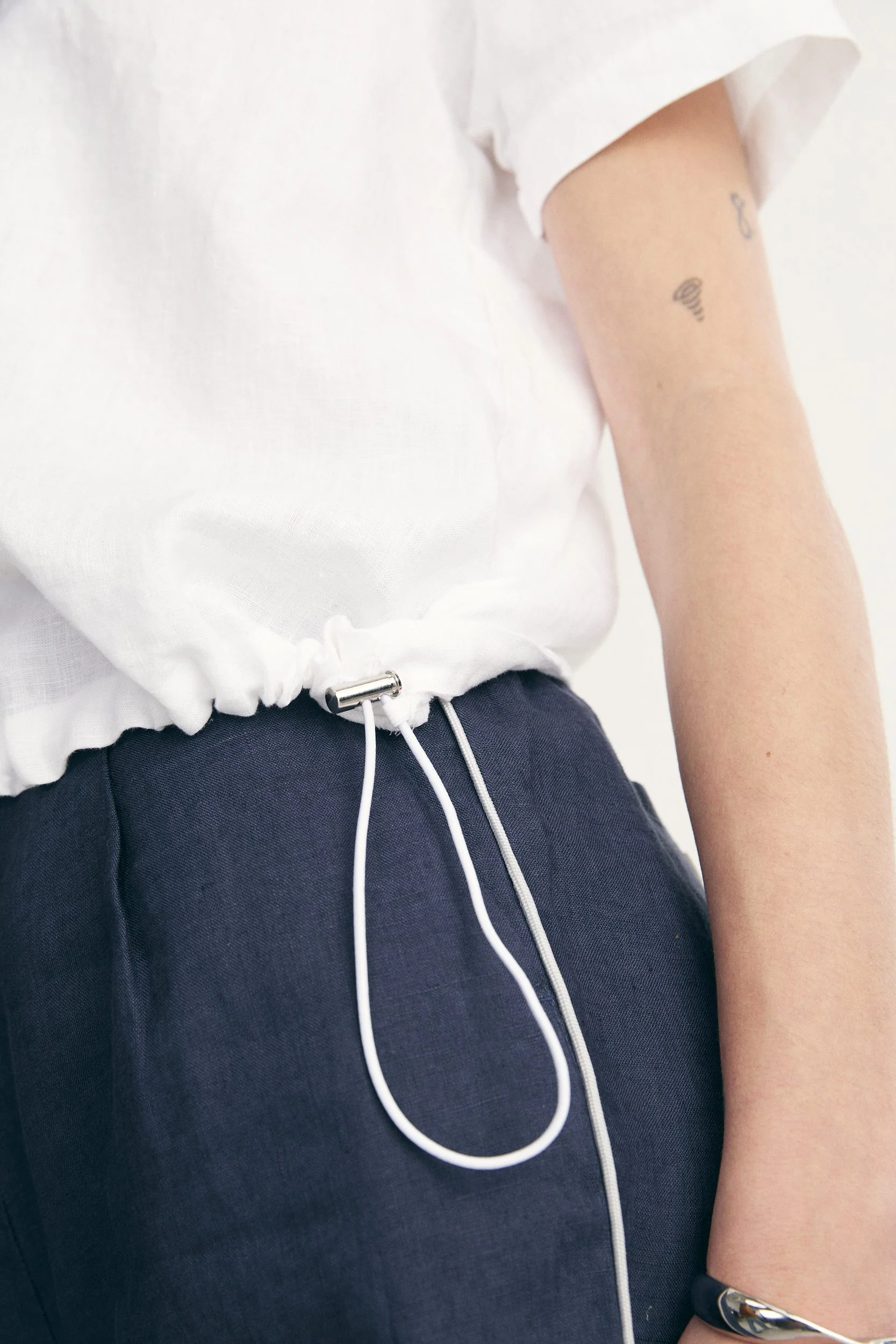 Linen shirt with drawstring - Image 5