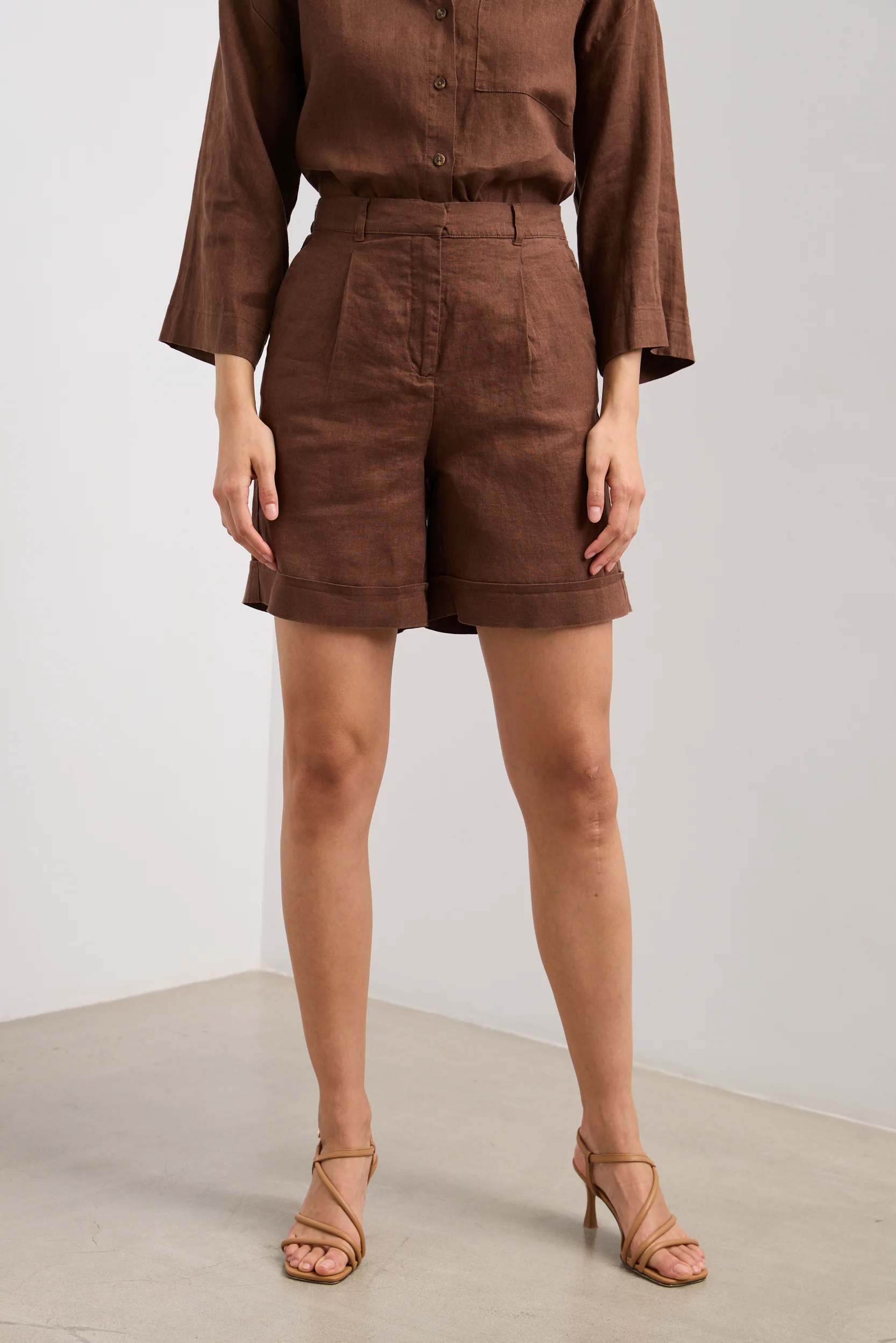 Linen short with sash - Image 5