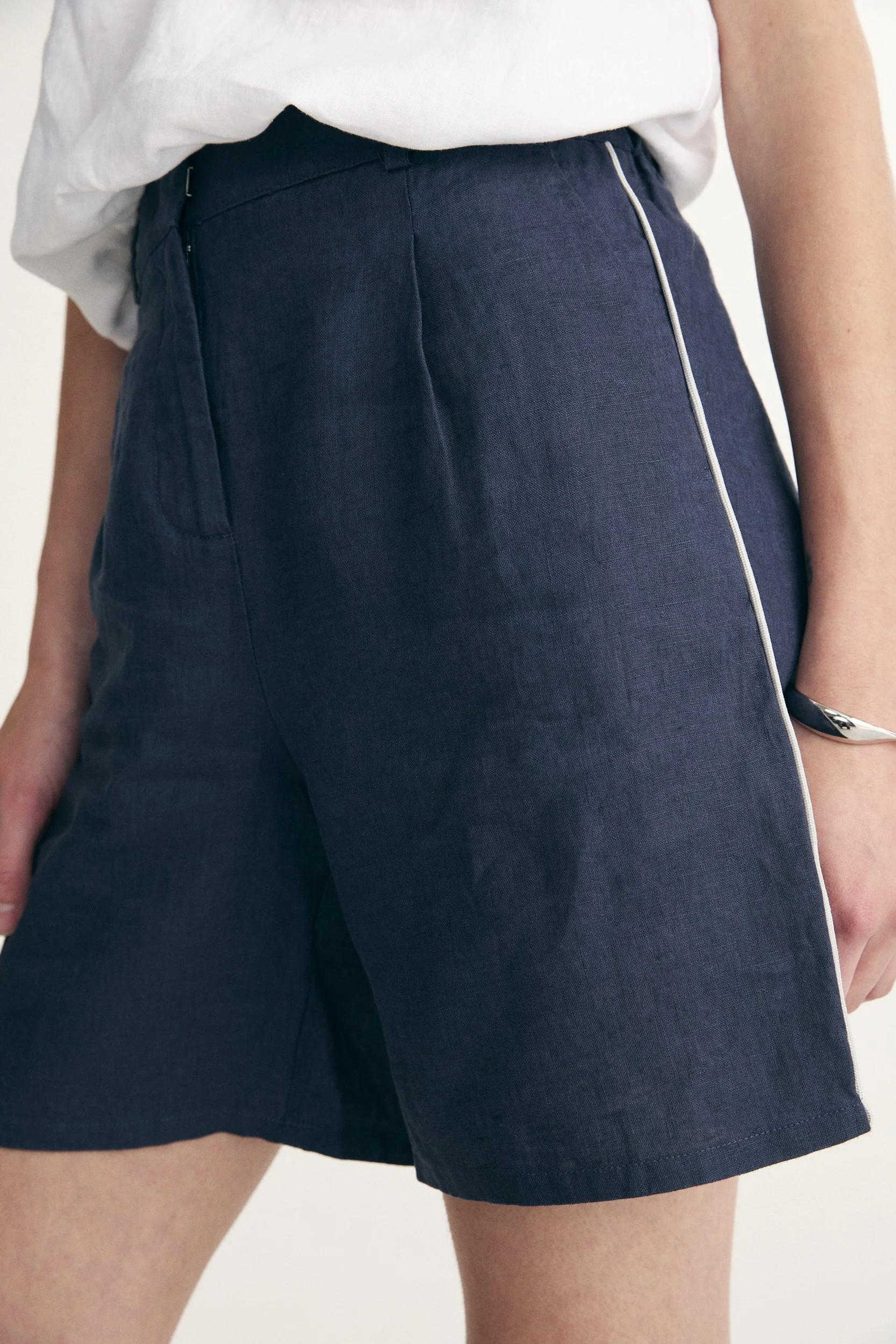 Linen shorts with elastic - Image 3