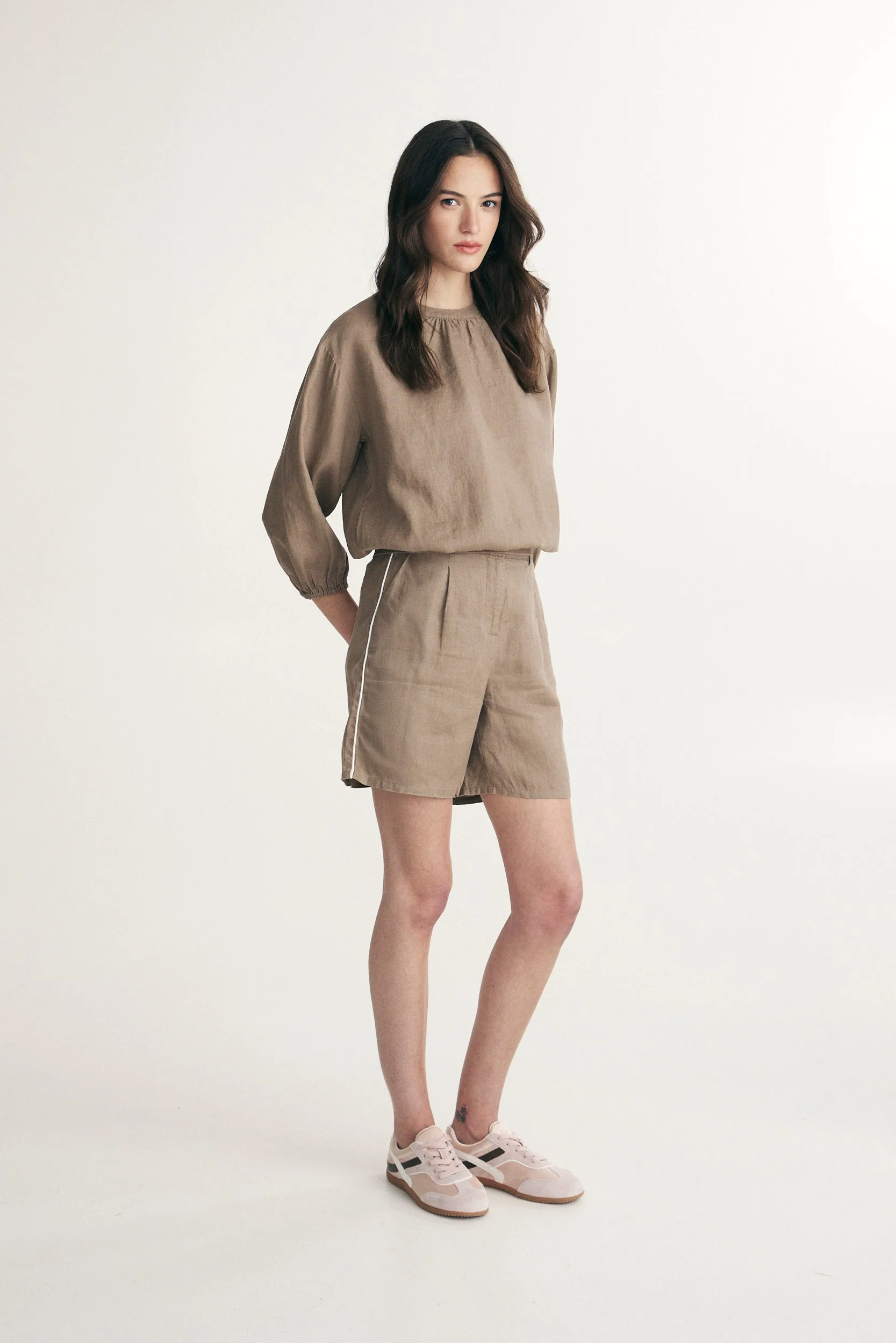 Linen shorts with elastic - Image 4