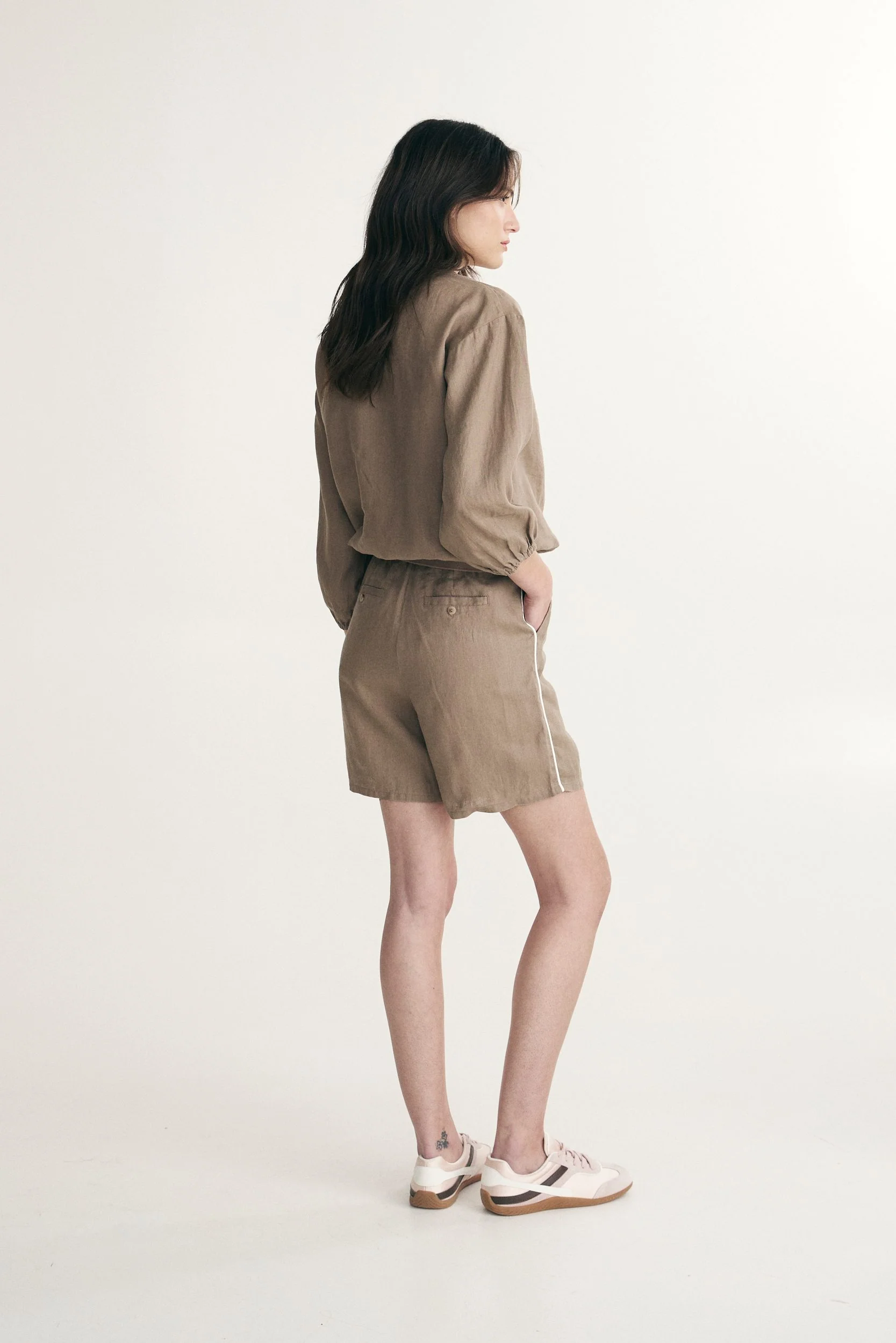 Linen shorts with elastic - Image 5