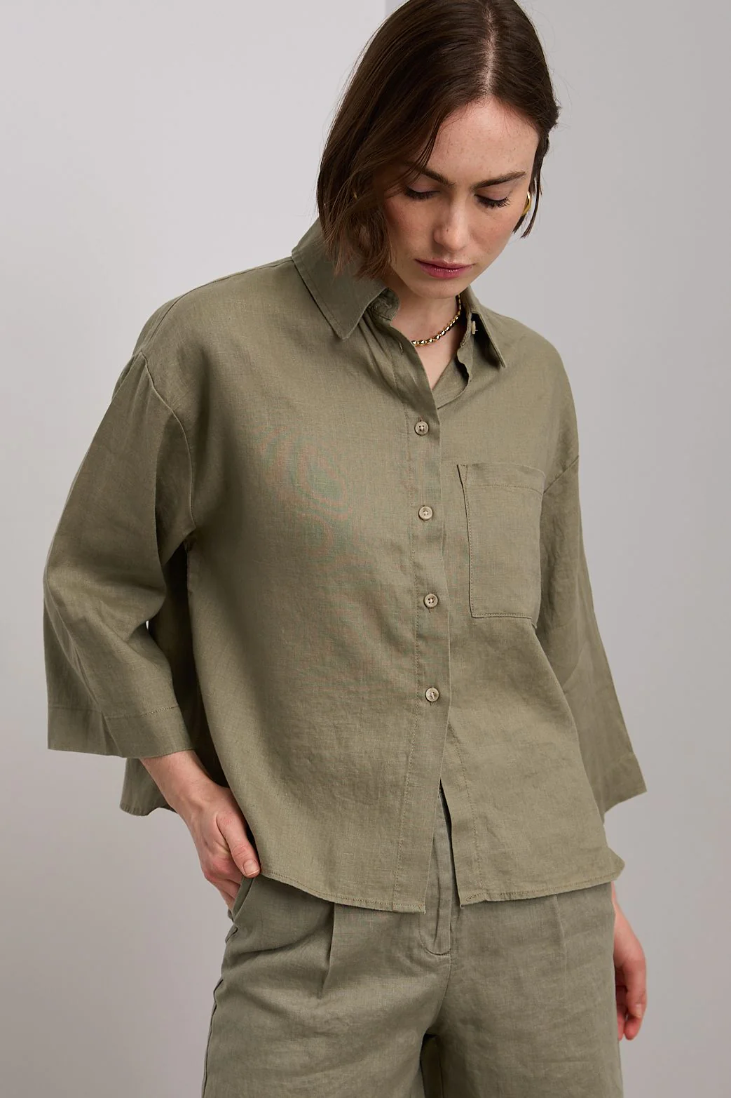 Oversized cropped linen blouse - Image 2