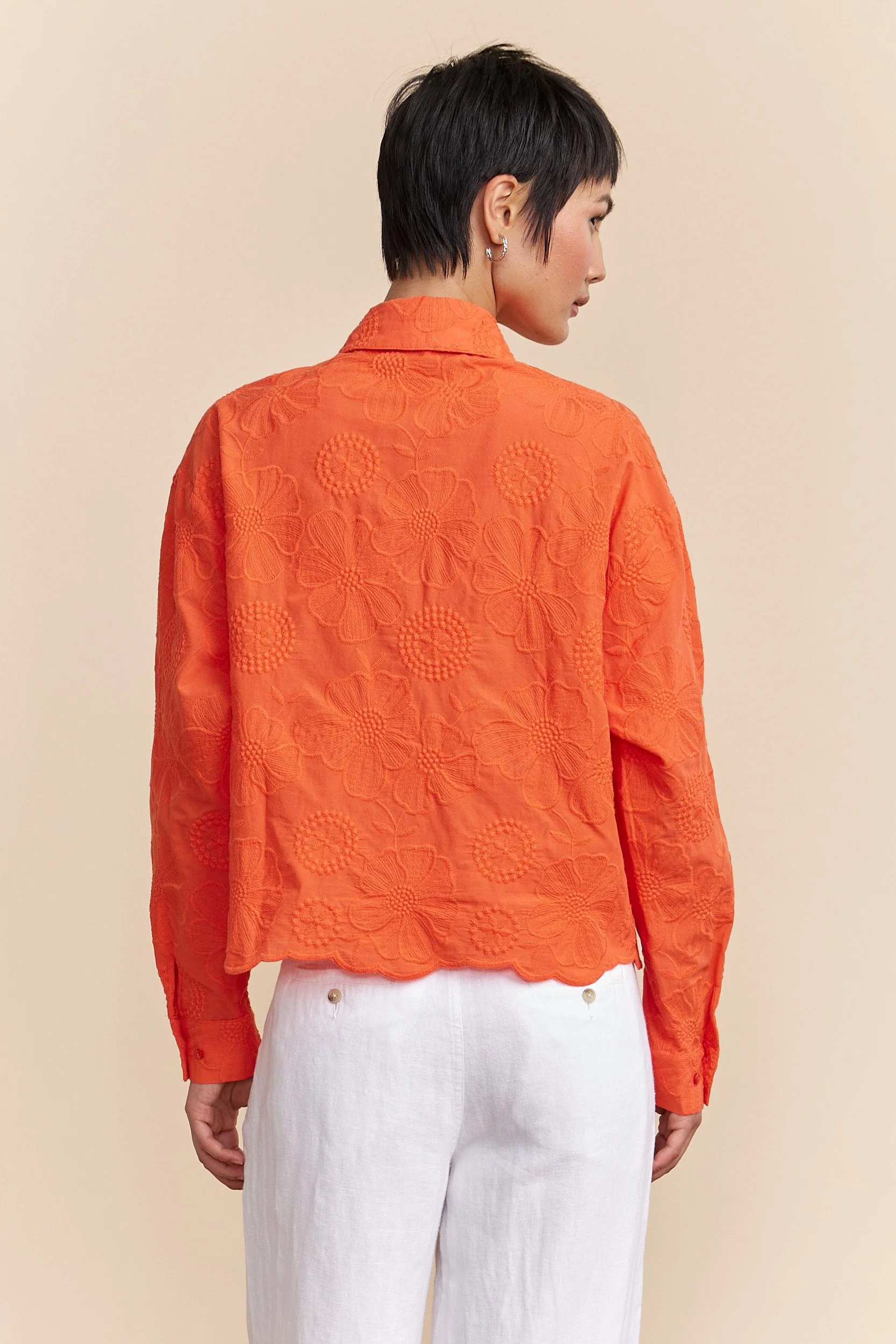 Short blouse with floral embroidery - Image 2