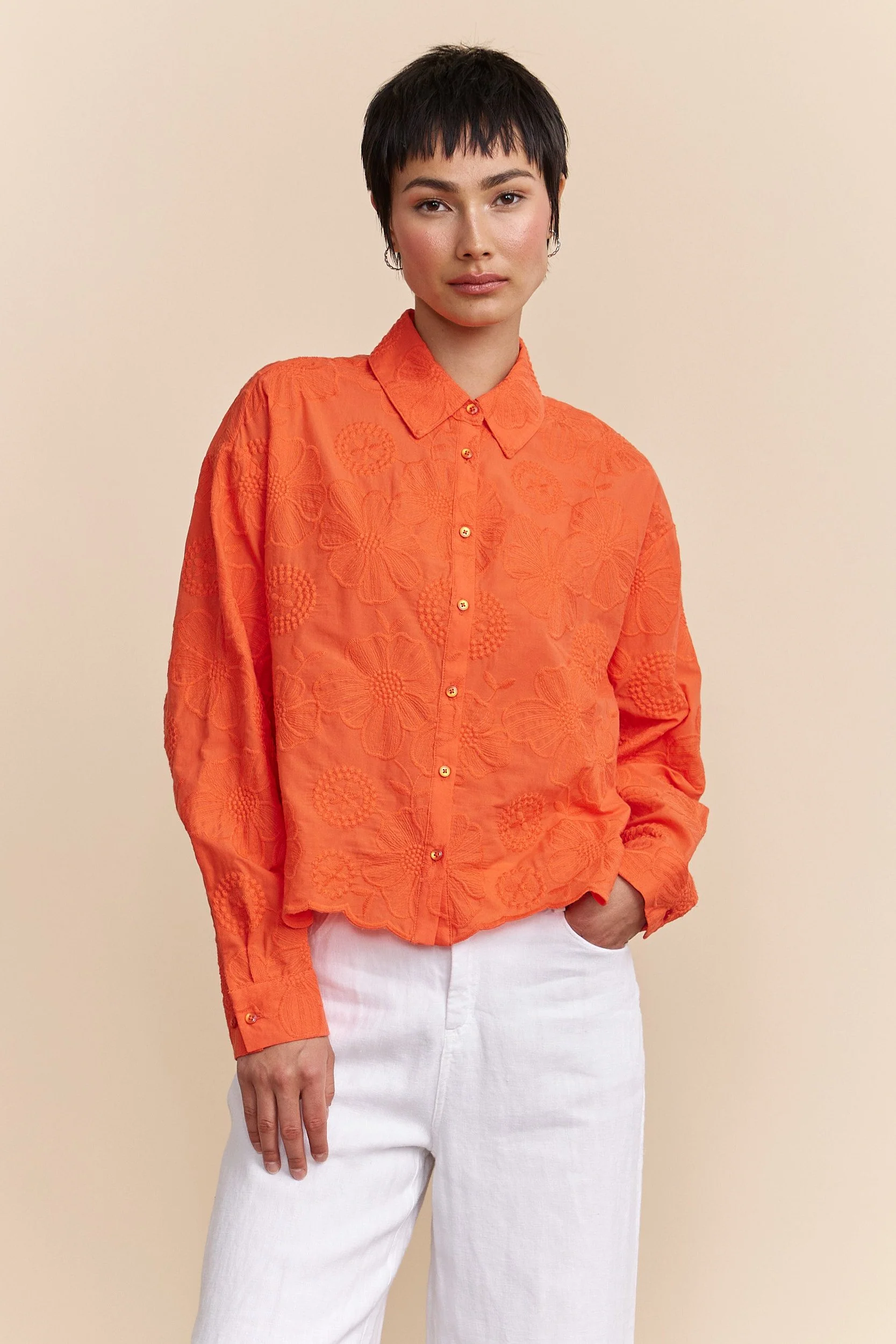 Short blouse with floral embroidery - Image 3
