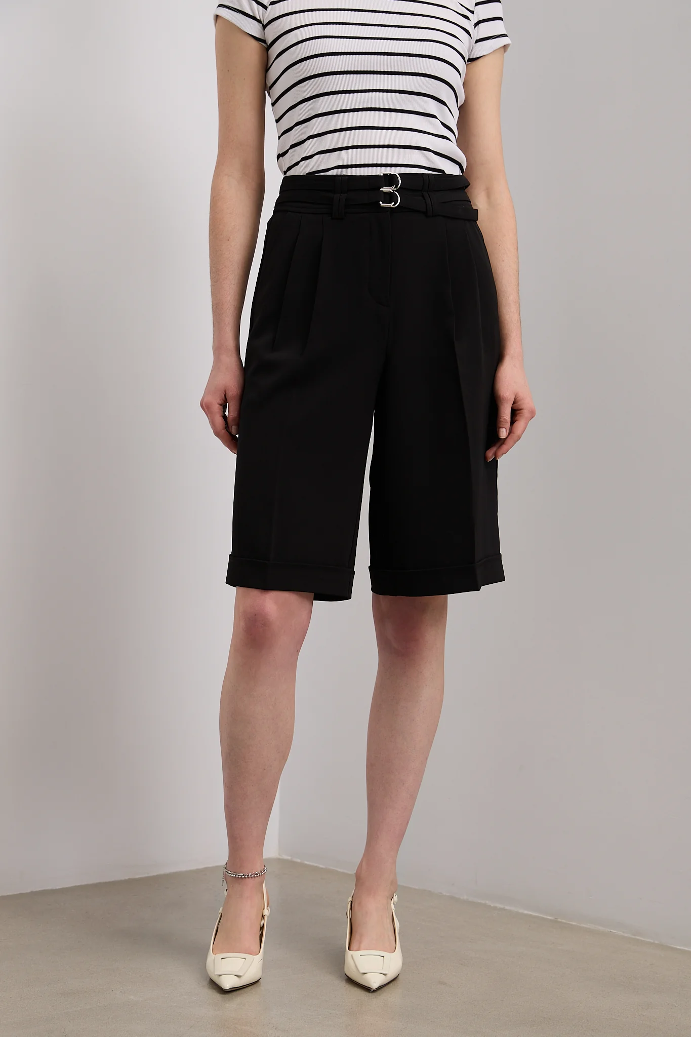 Bermuda with pleats and double belts - Image 2