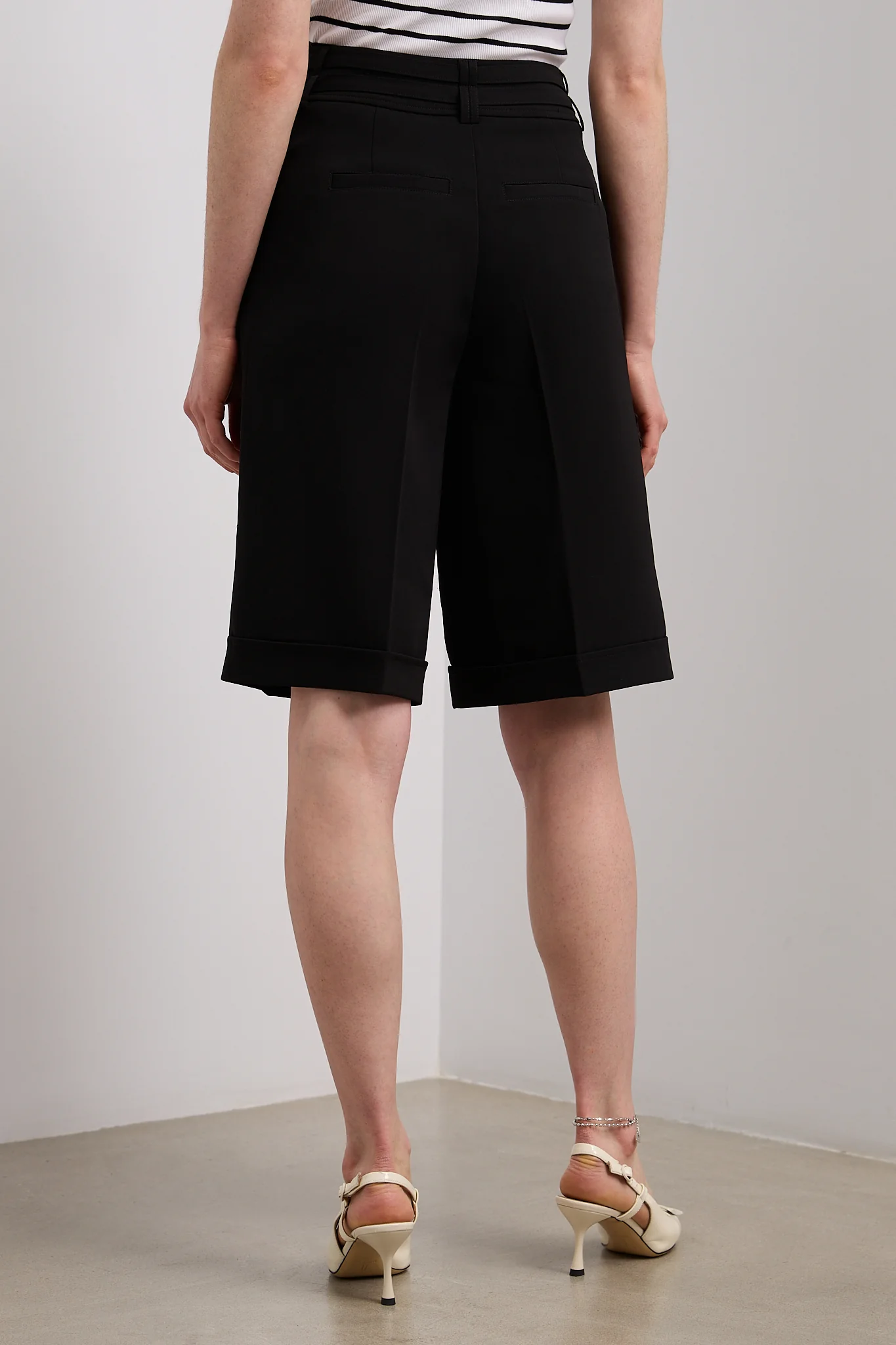 Bermuda with pleats and double belts - Image 3