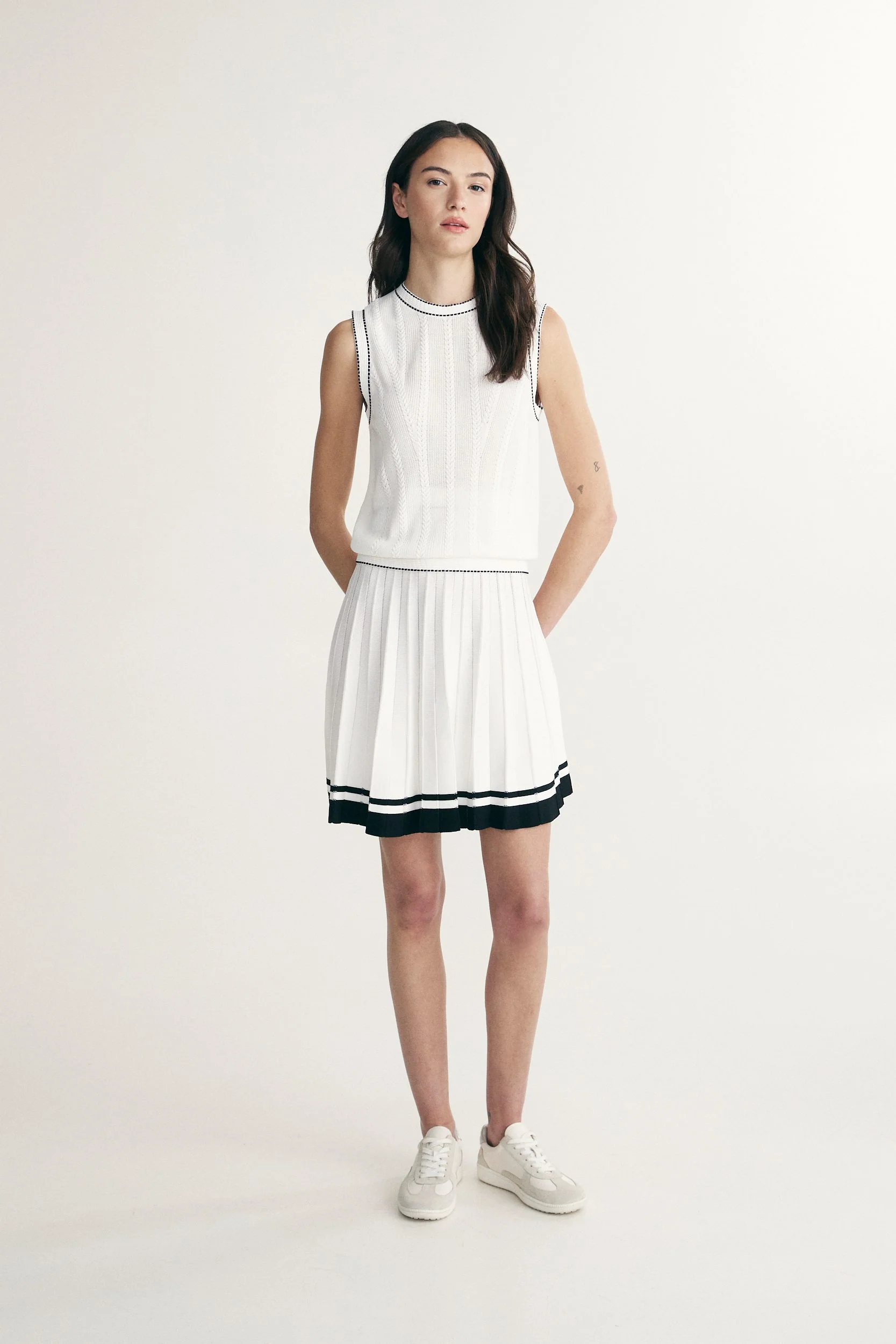 Pleated knit skirt