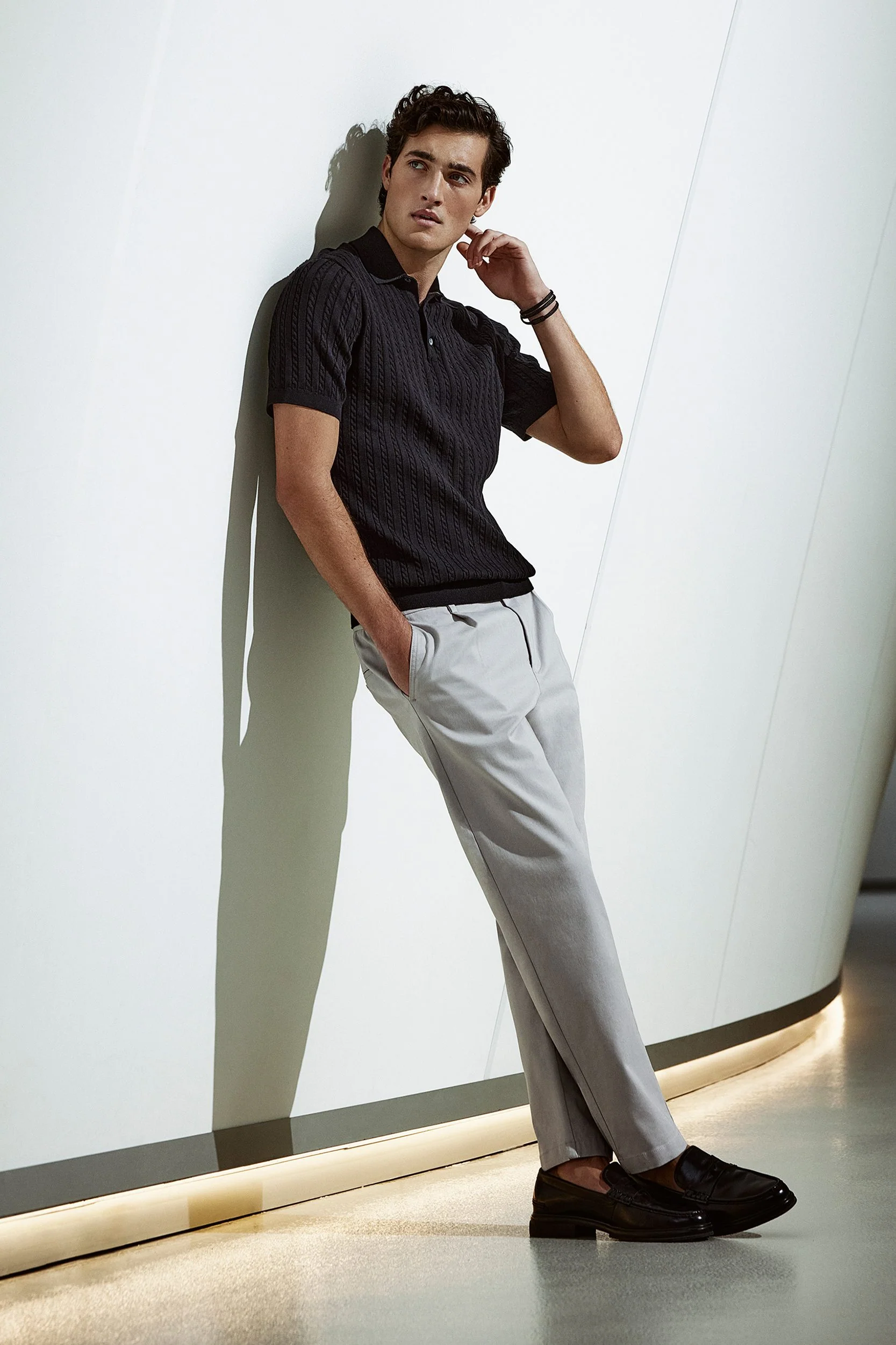 Pleated pant with elastic sides